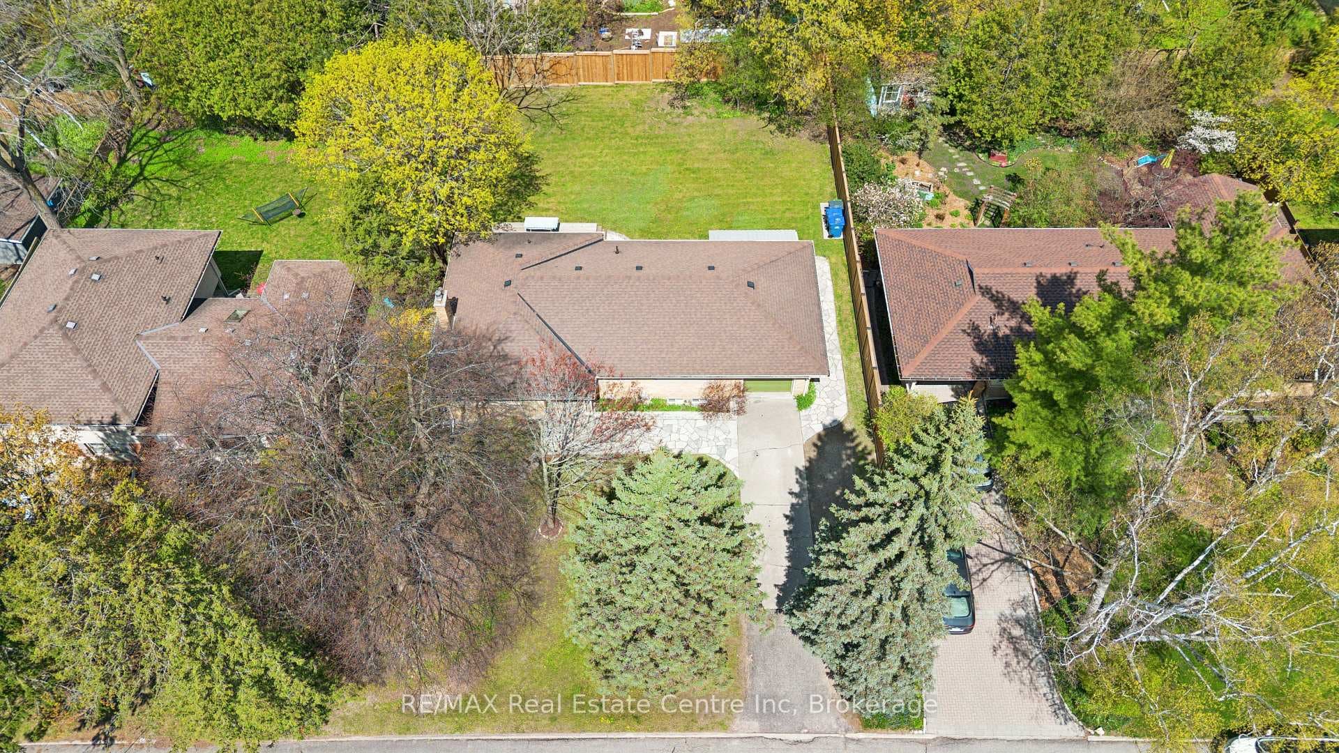 8 Harcourt Drive photo 6
