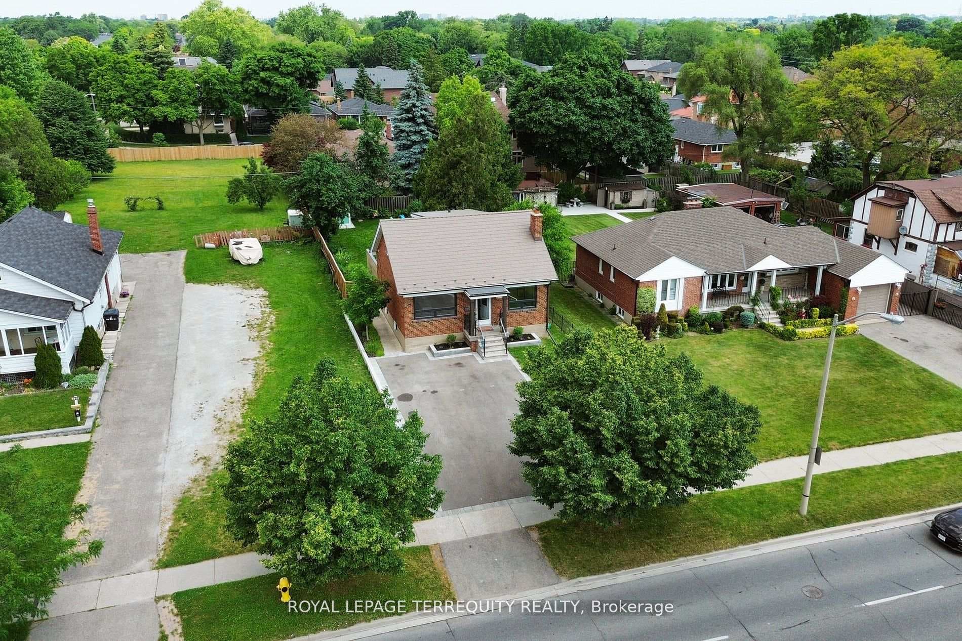 3970 Bloor Street photo 2