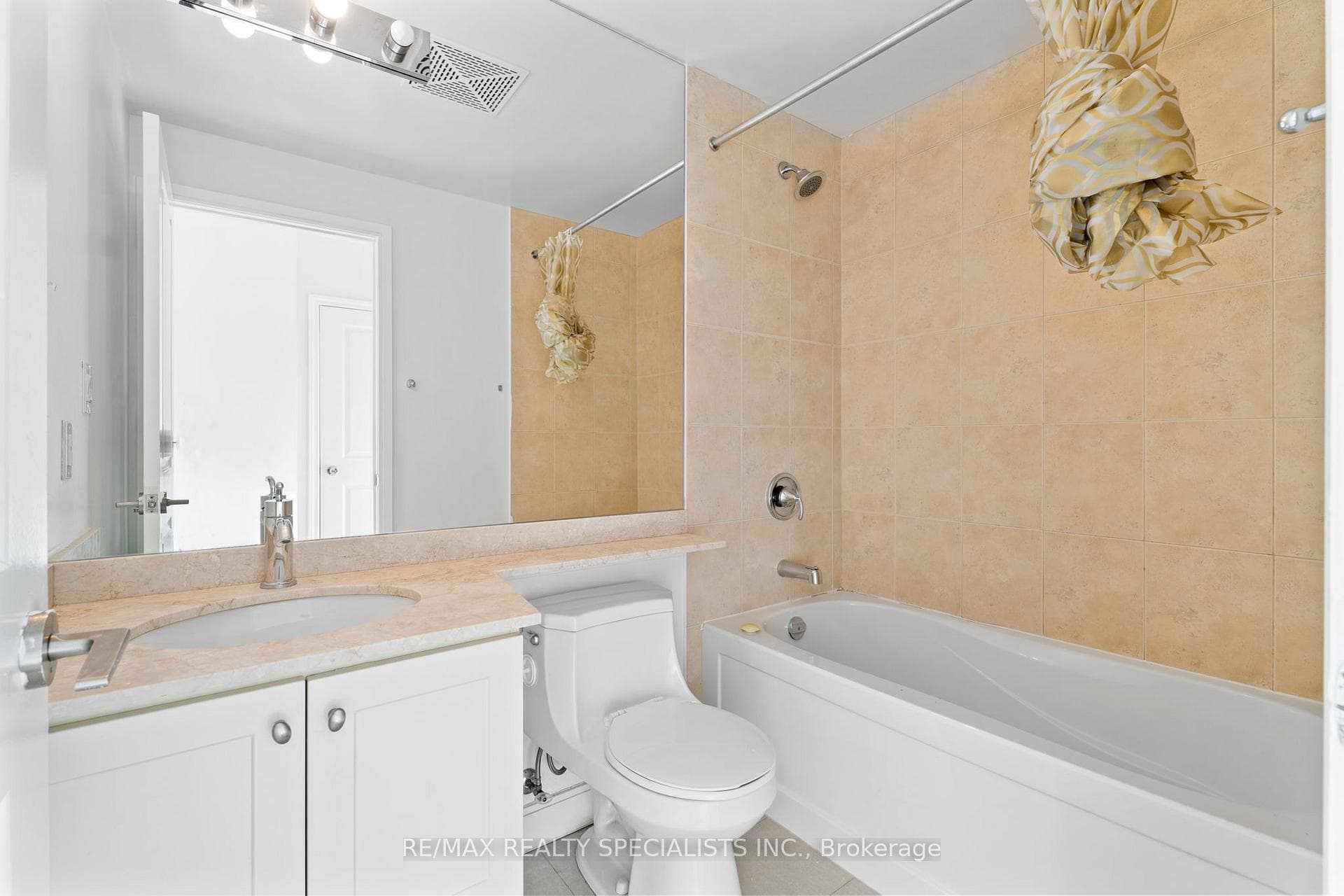 50 Absolute Avenue Unit 3108 photo 17