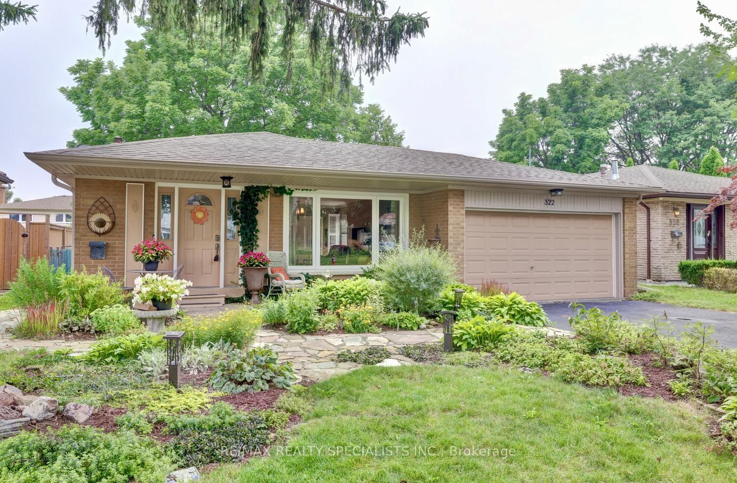 322 Louis Drive photo 1