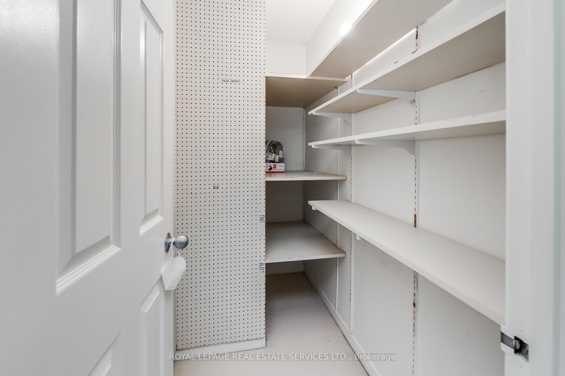 360 Bloor Street Unit 901 photo 35