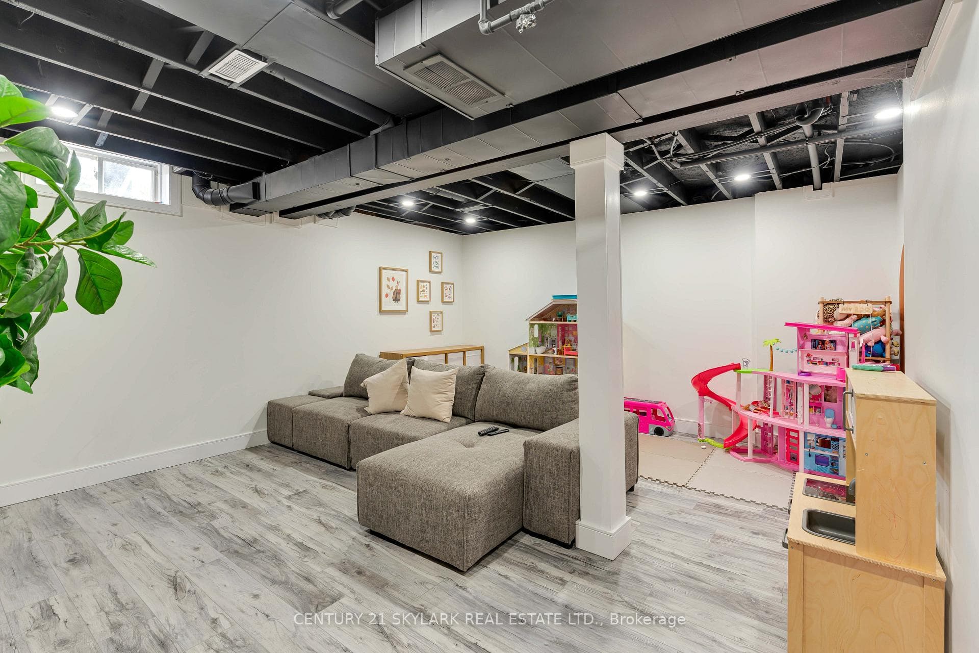 1385 Upper Wentworth Street Unit 15 photo 41