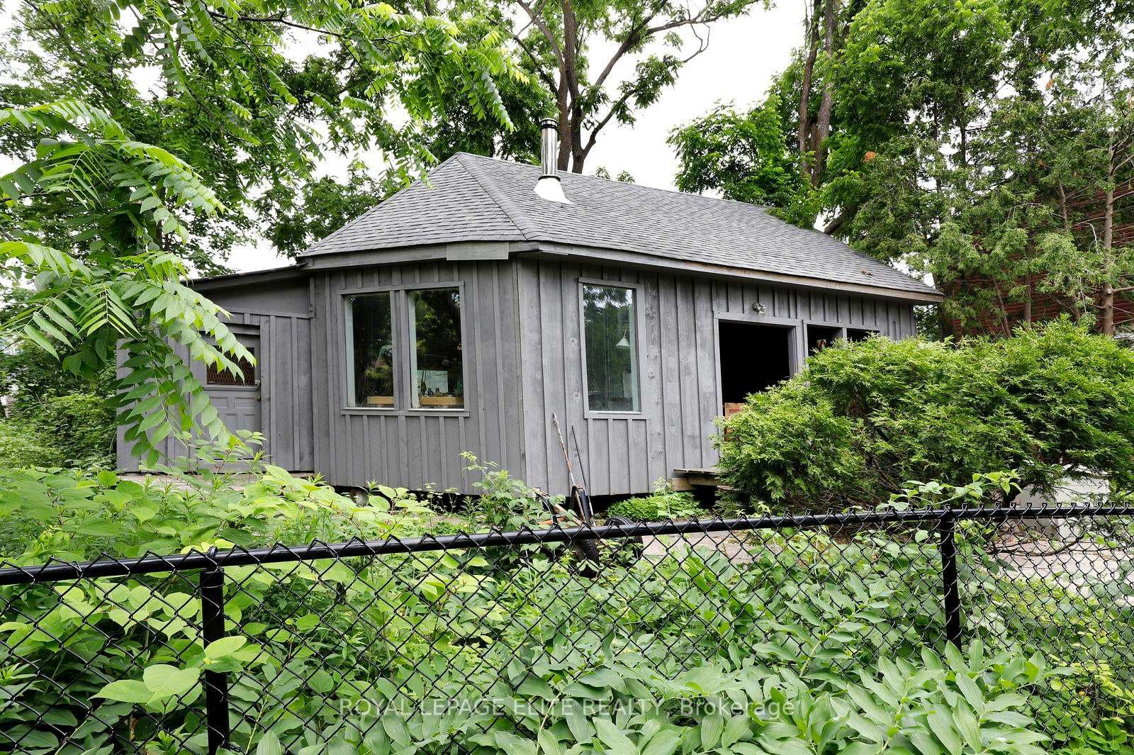 174 Owen Street photo 49