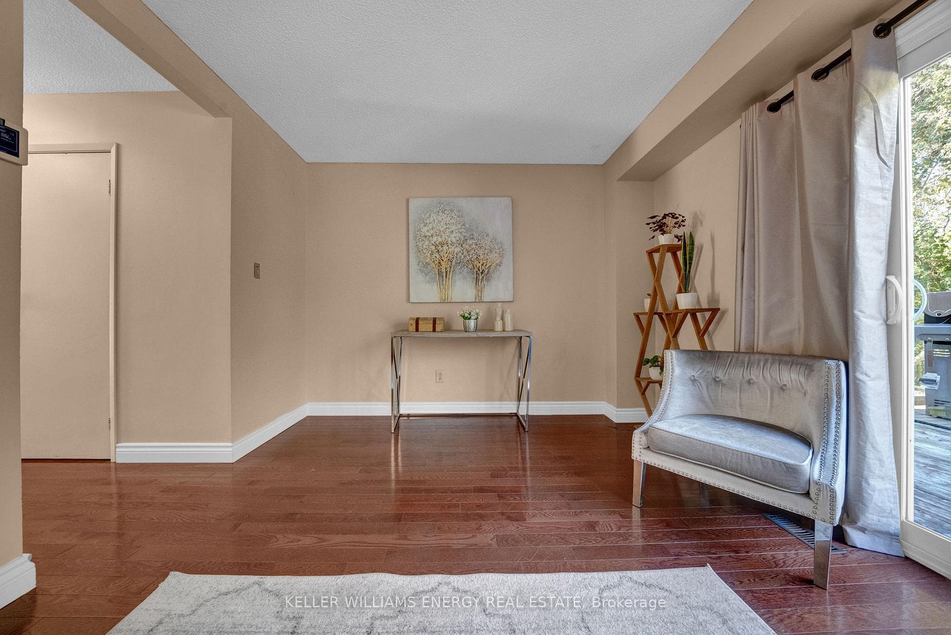 518 Camelot Drive photo 11