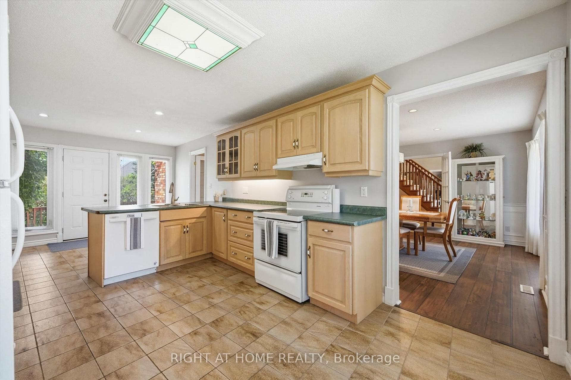 Secondary Kitchen - Eat-in, Separate Entrance