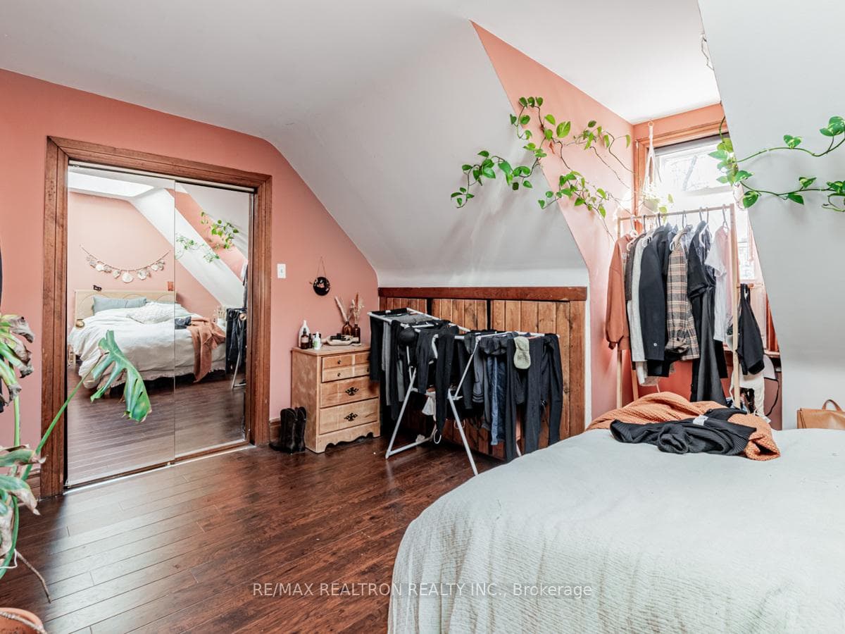 867 Bathurst Street photo 17