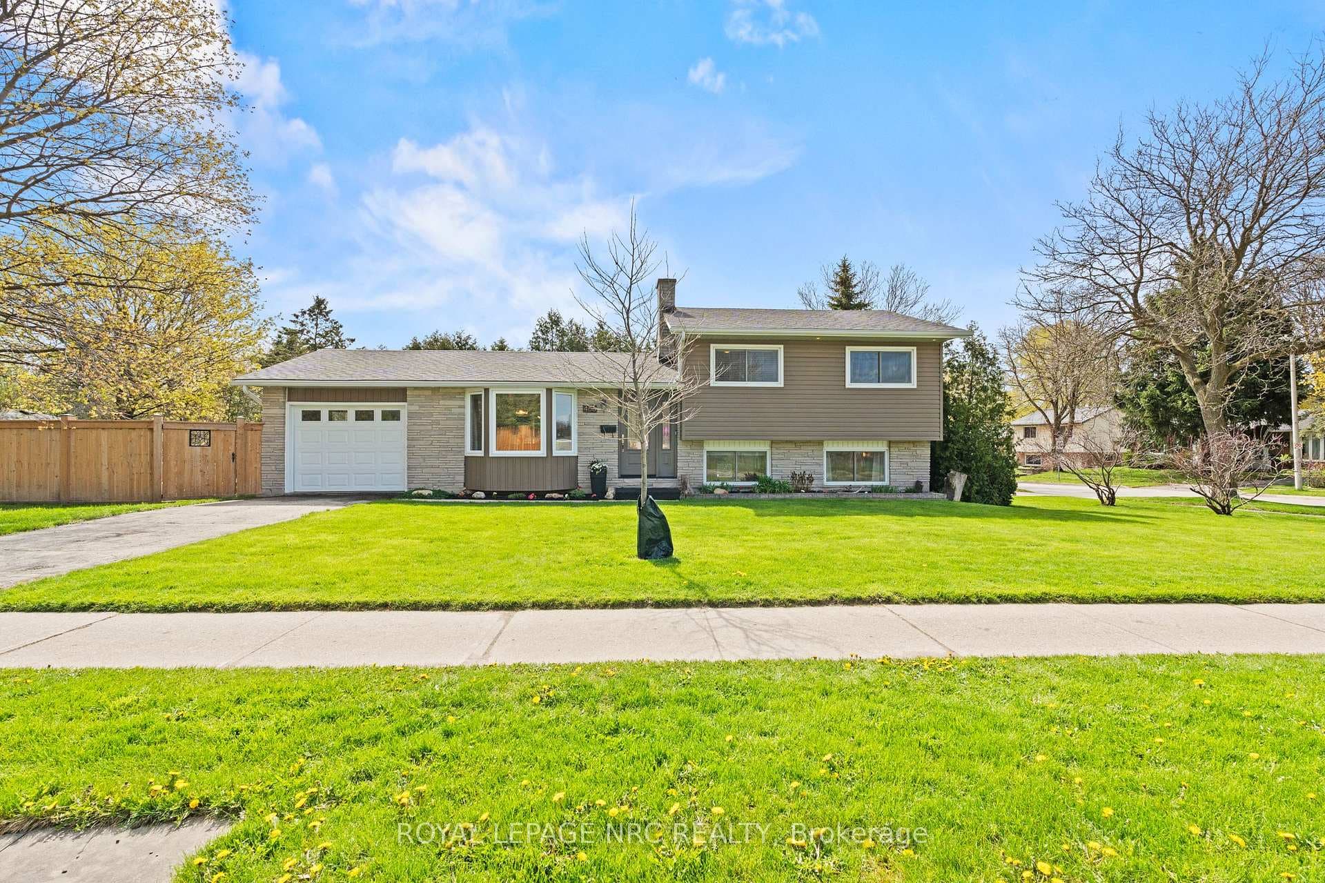 466 Willow Road photo 1