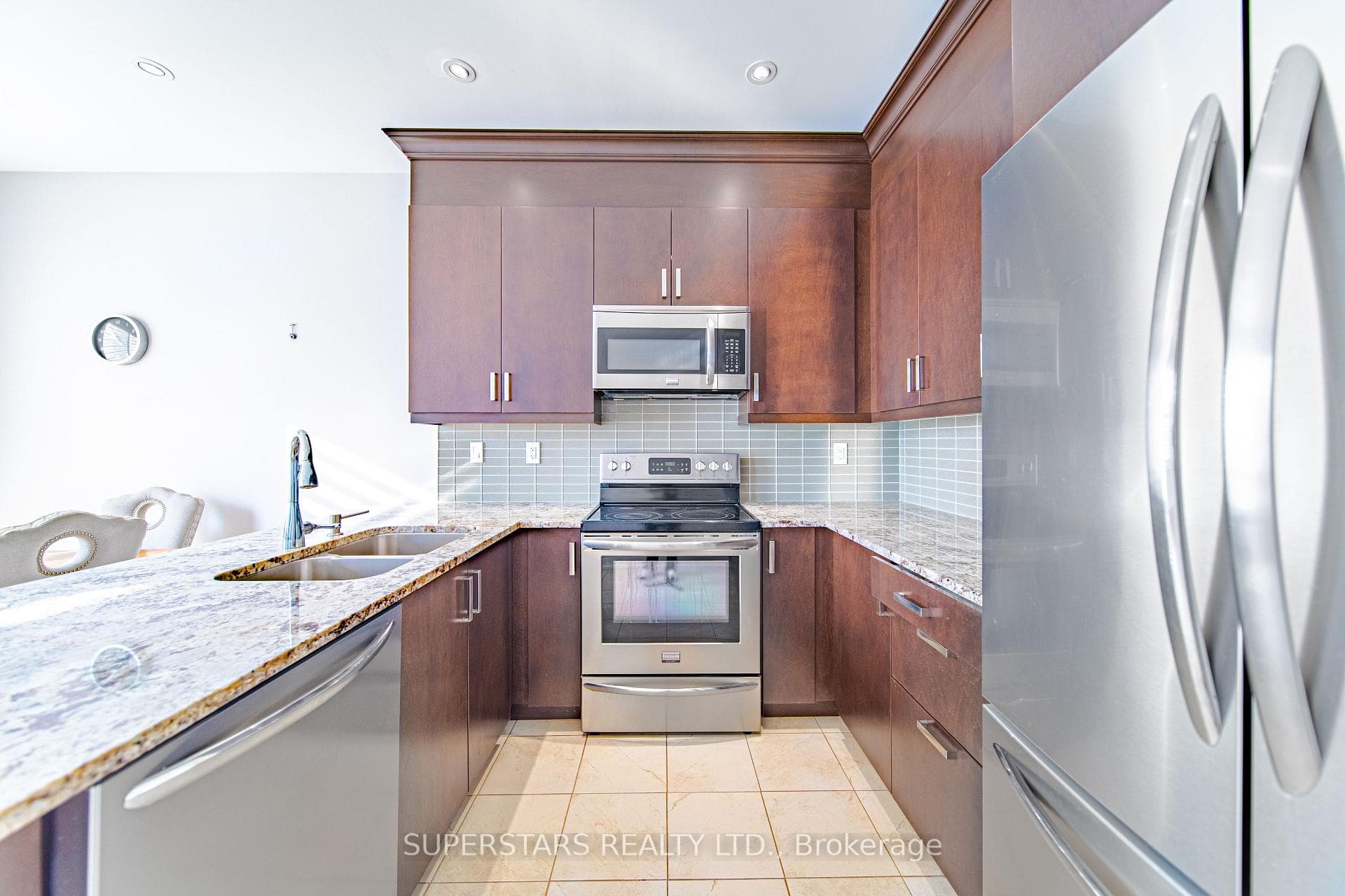 75 Walter English Drive photo 14