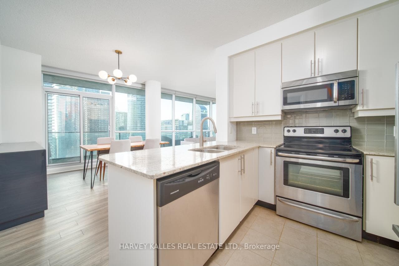 33 Bay Street Unit 4003 photo 7