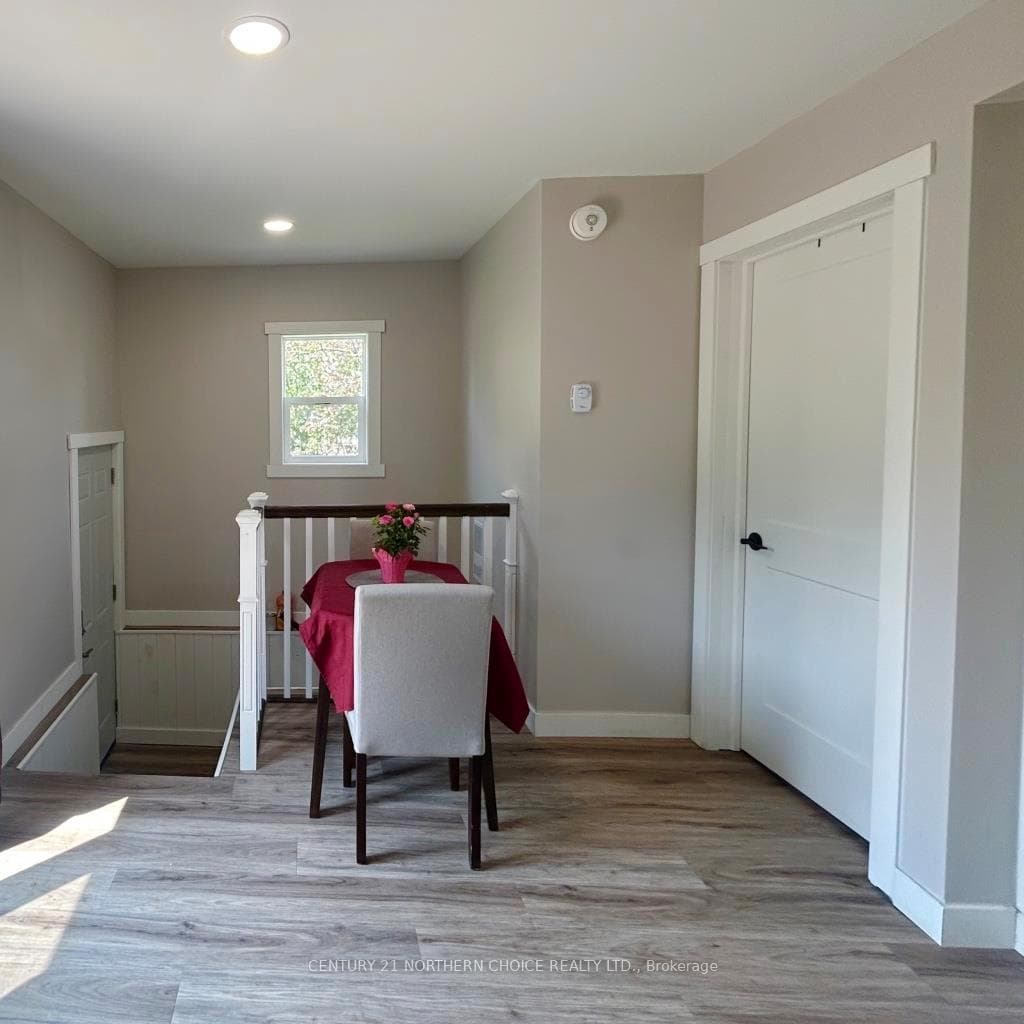 817 Phair Avenue photo 8