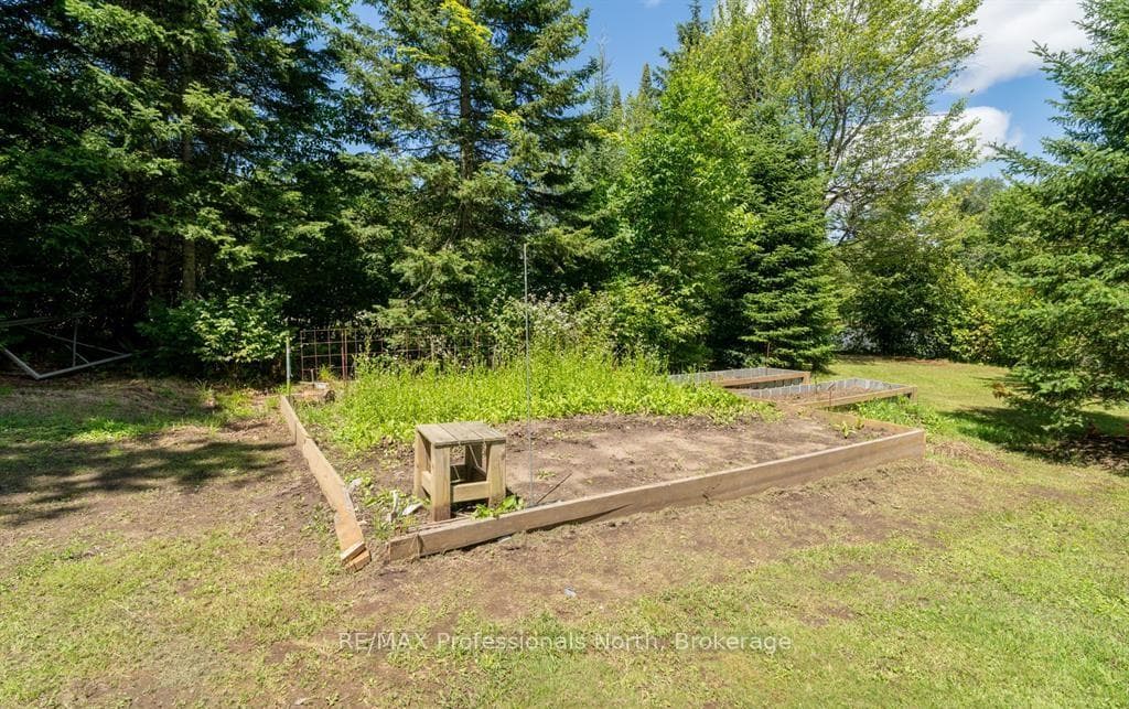 899 KATRINE Road photo 37