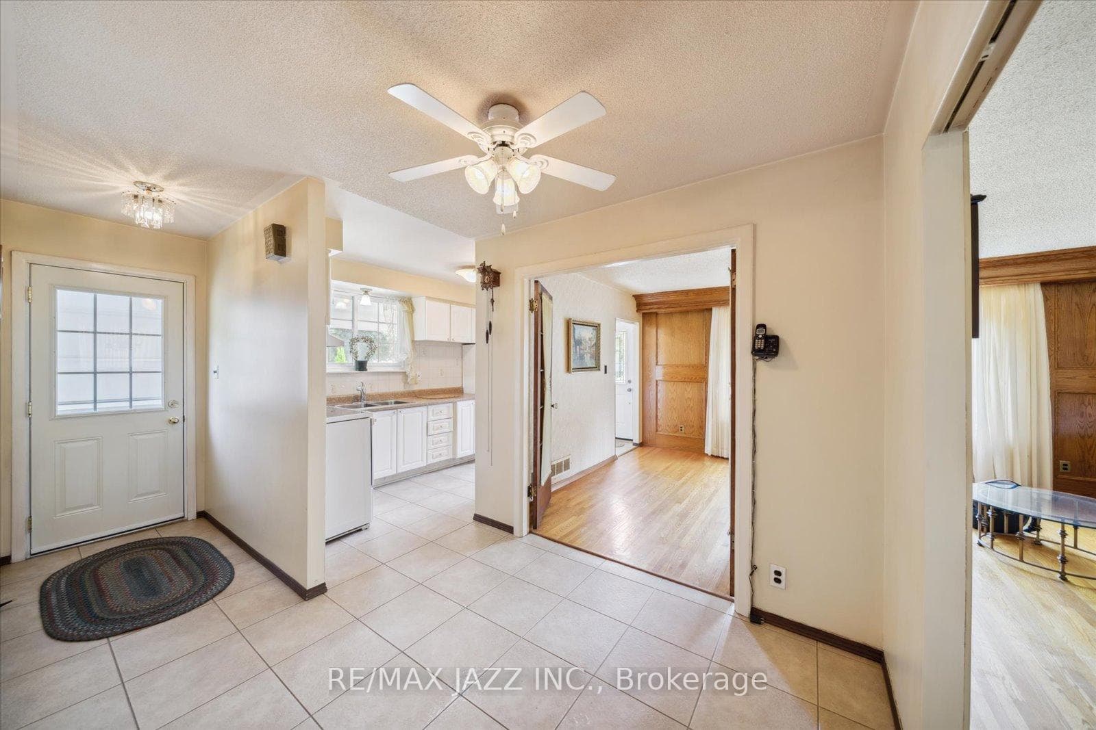 438 Dianne Drive photo 9