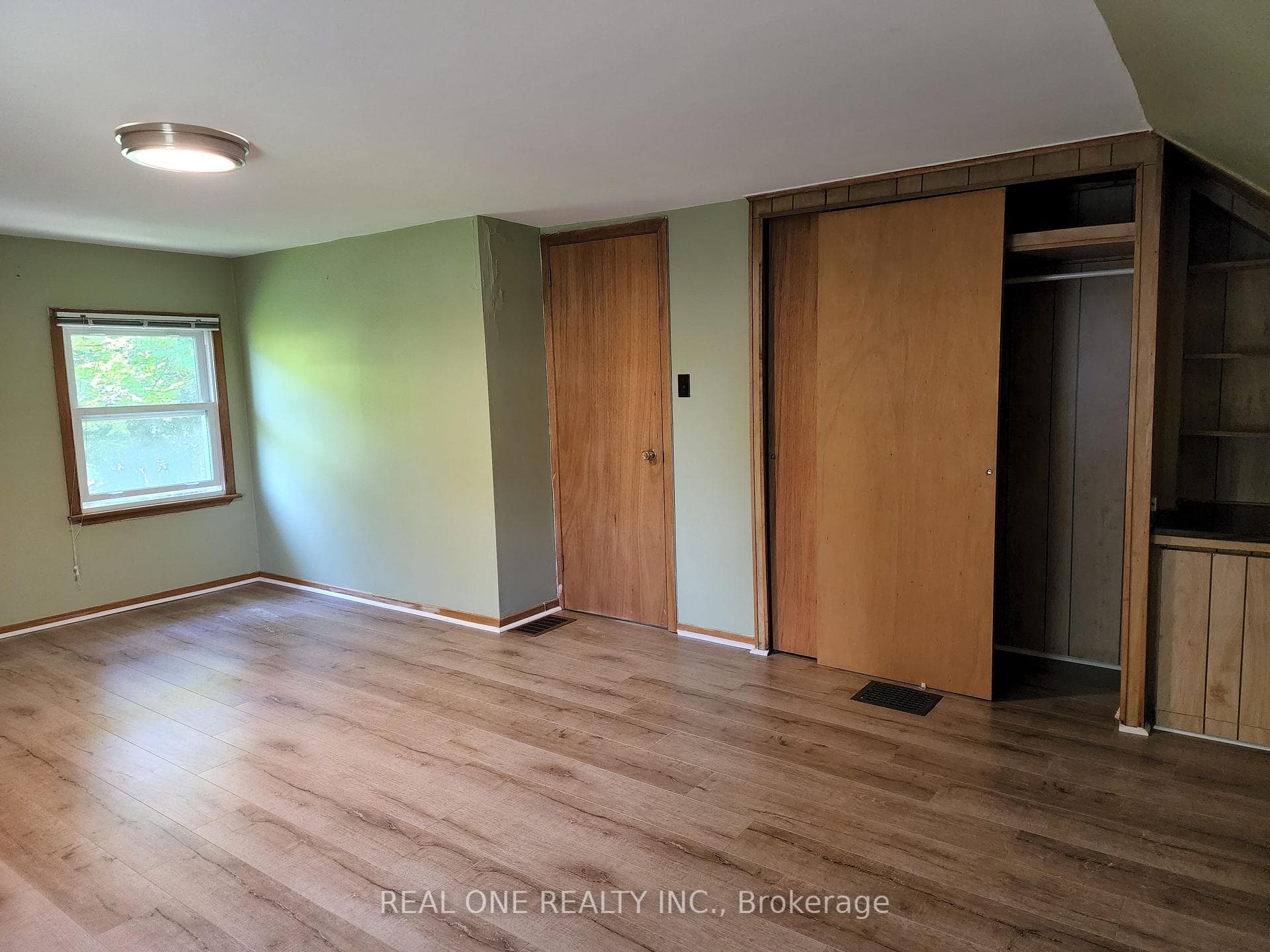 9 Erlane Avenue photo 12