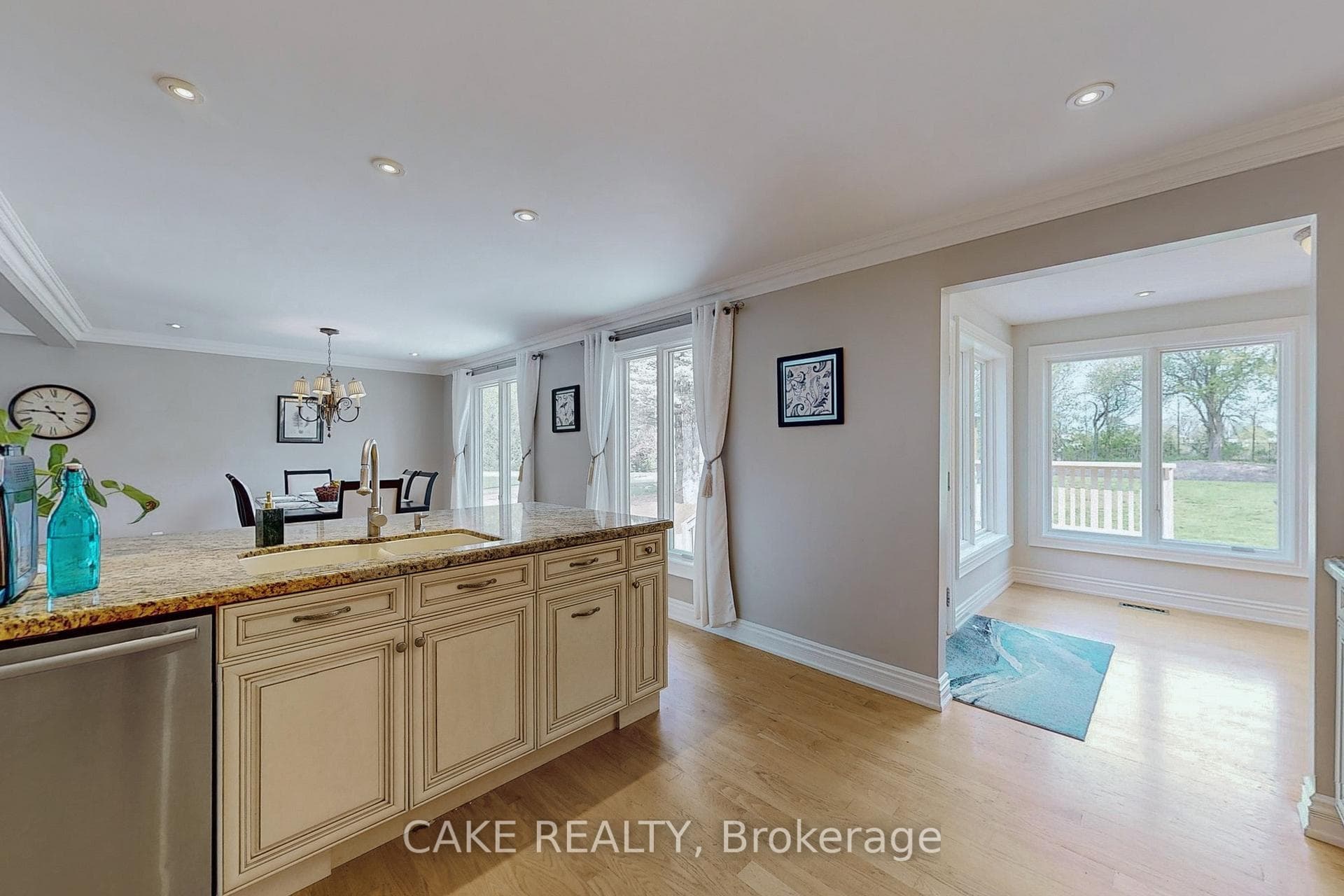 73 Moore Park Drive photo 12