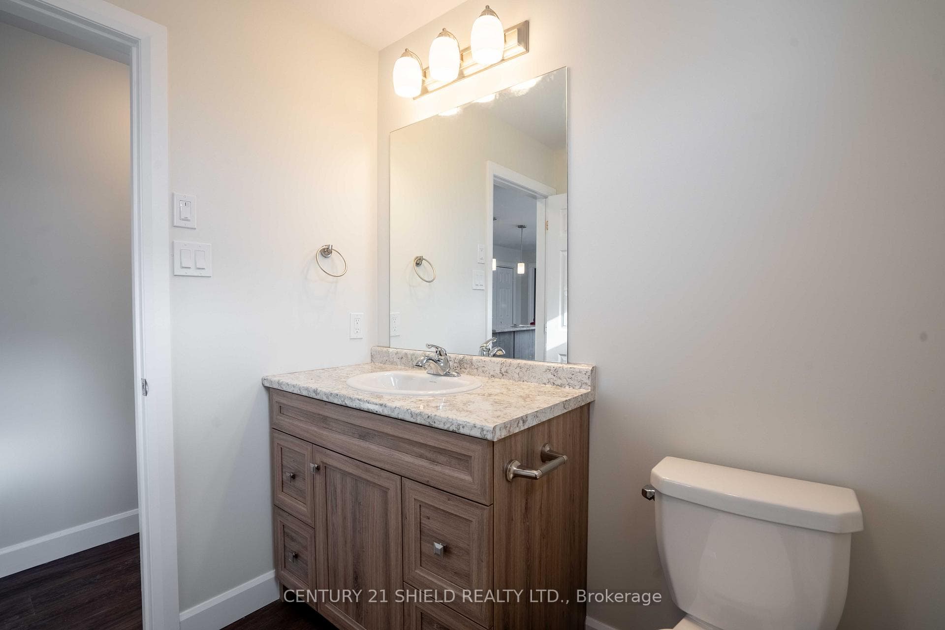 301 Kooiman Avenue photo 15