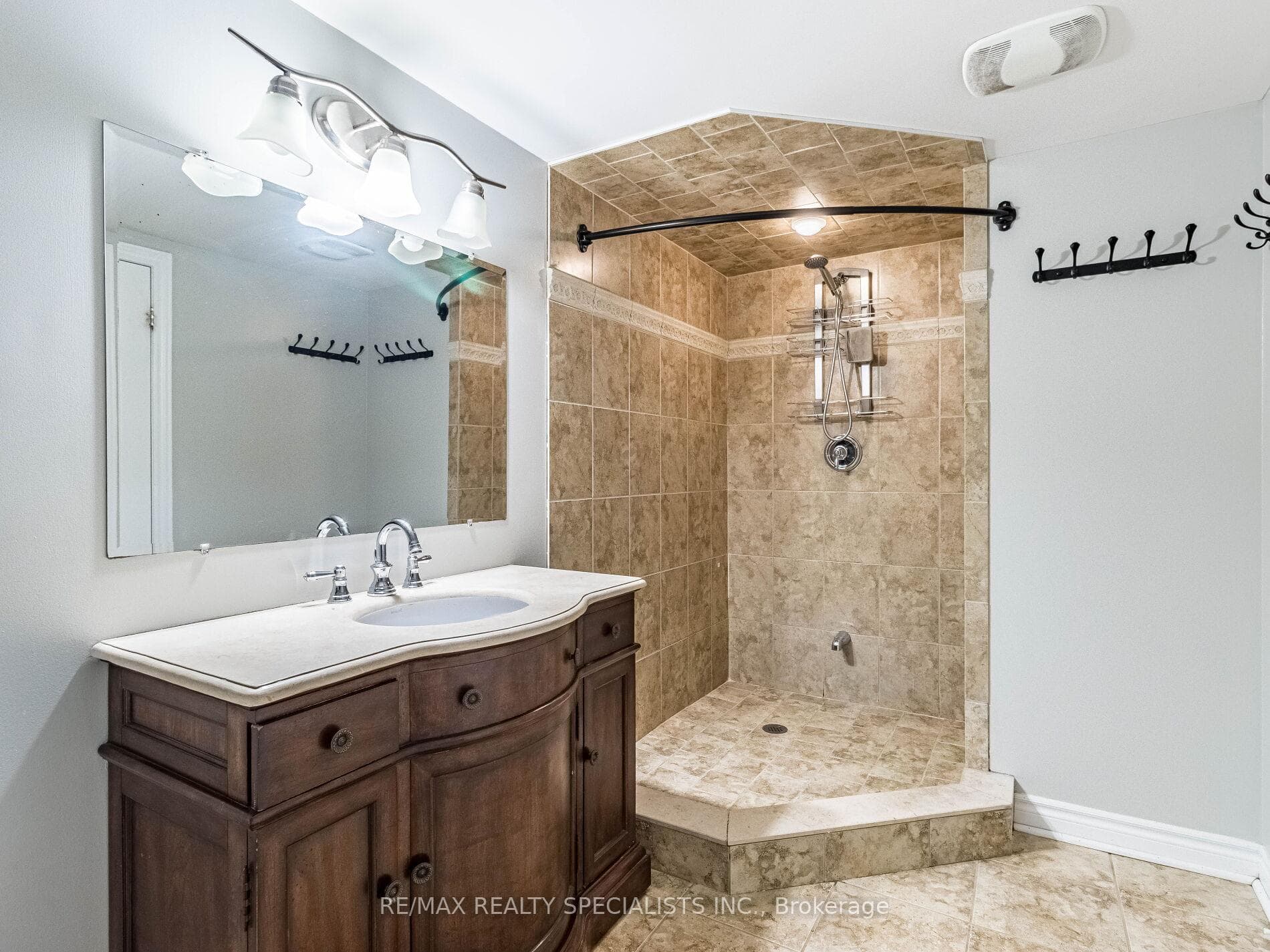 6 Norval Crescent photo 32