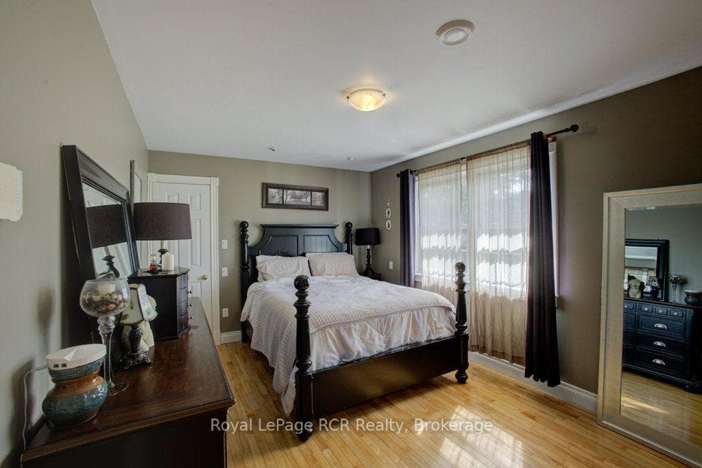 2020 John Street photo 26