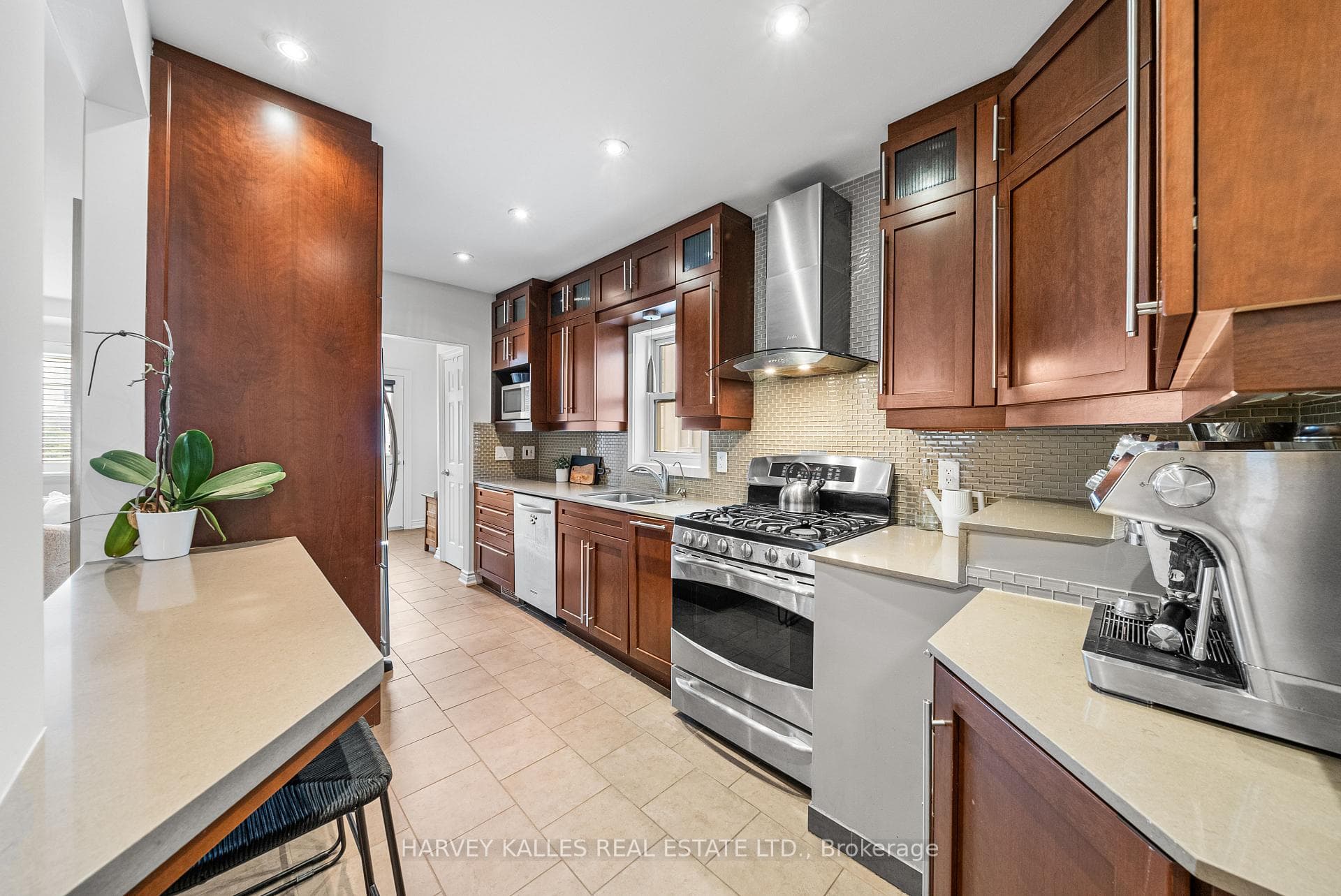 364 Deloraine Avenue photo 9