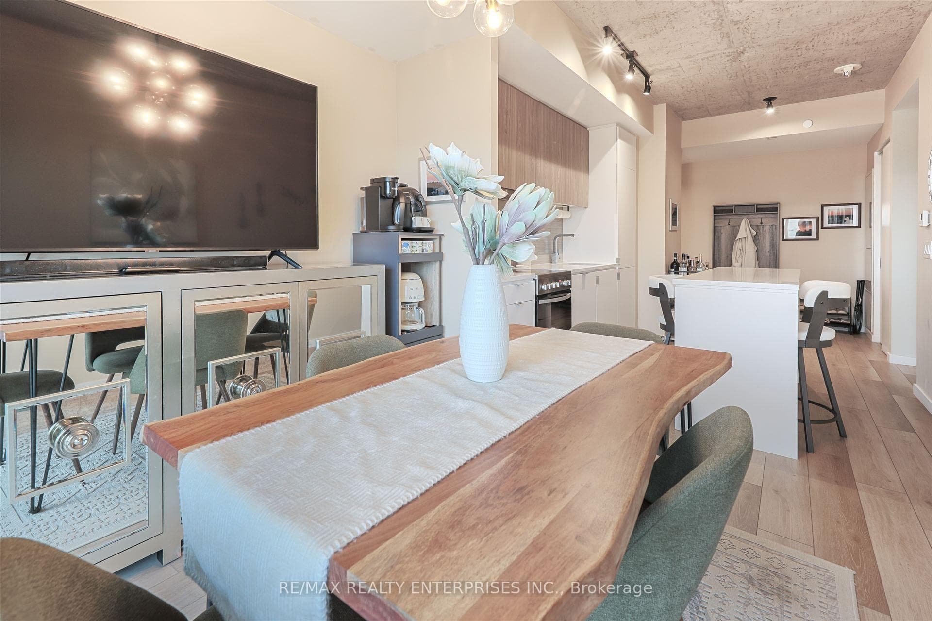 7 Smith Crescent Unit 410 photo 15