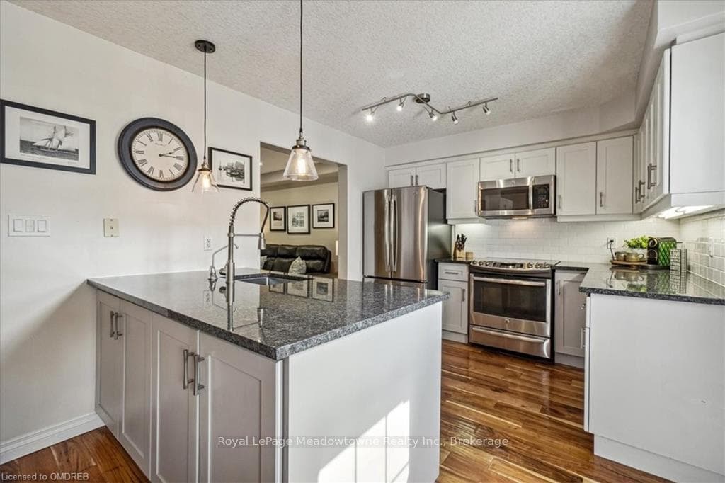 239 JOLLIFFE Avenue photo 19