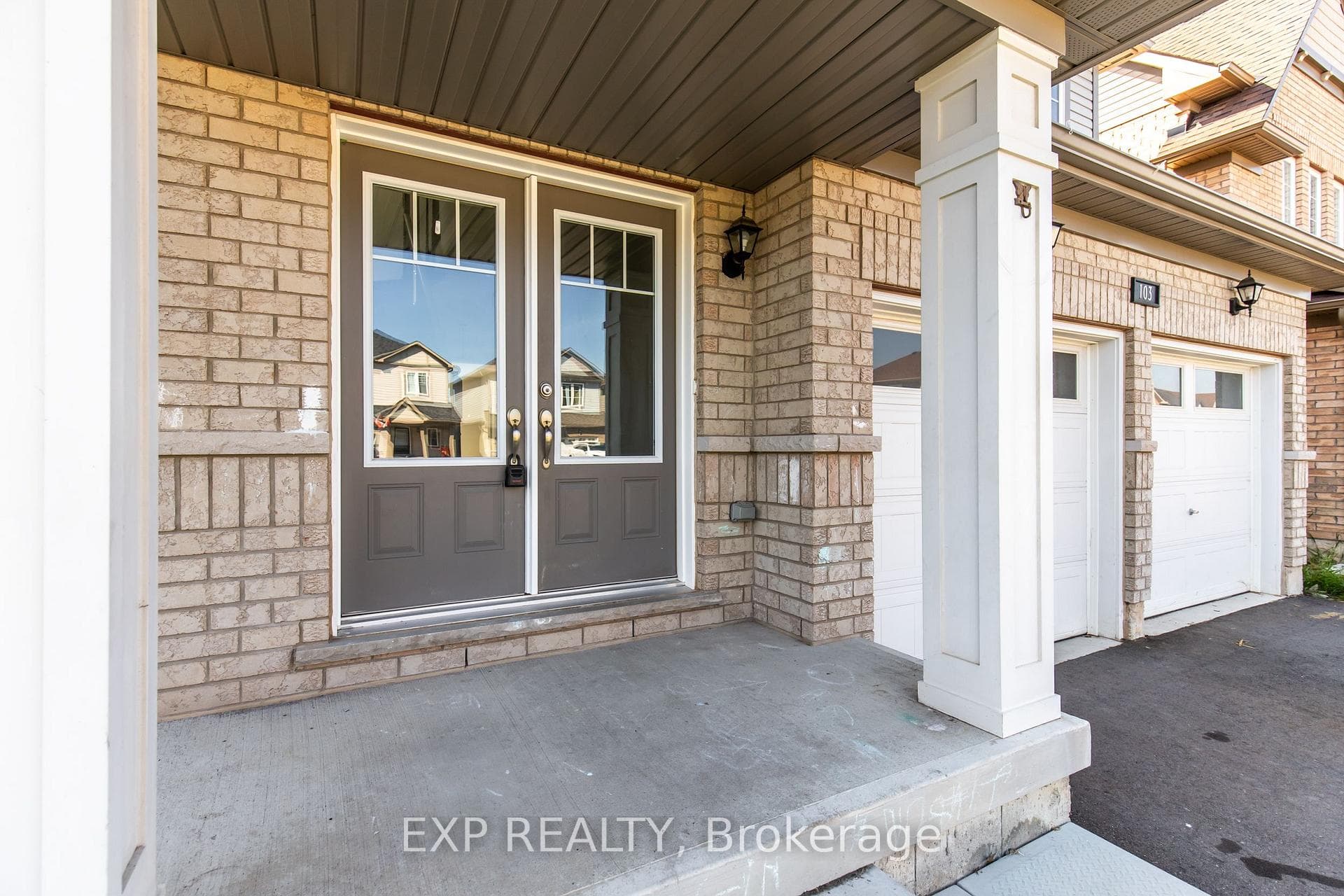 103 TUMBLEWOOD Place photo 3