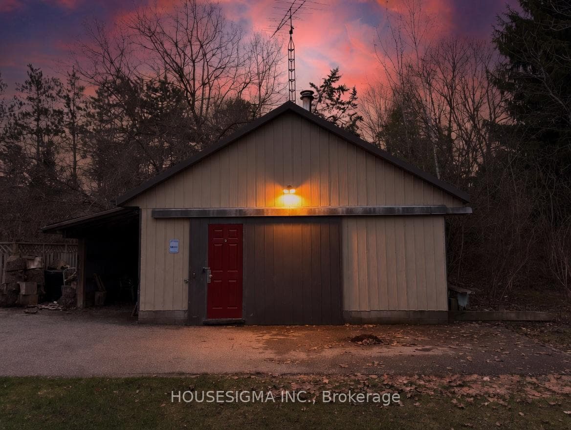 Detached Shop w/ 7'x26' Covered Lean-to