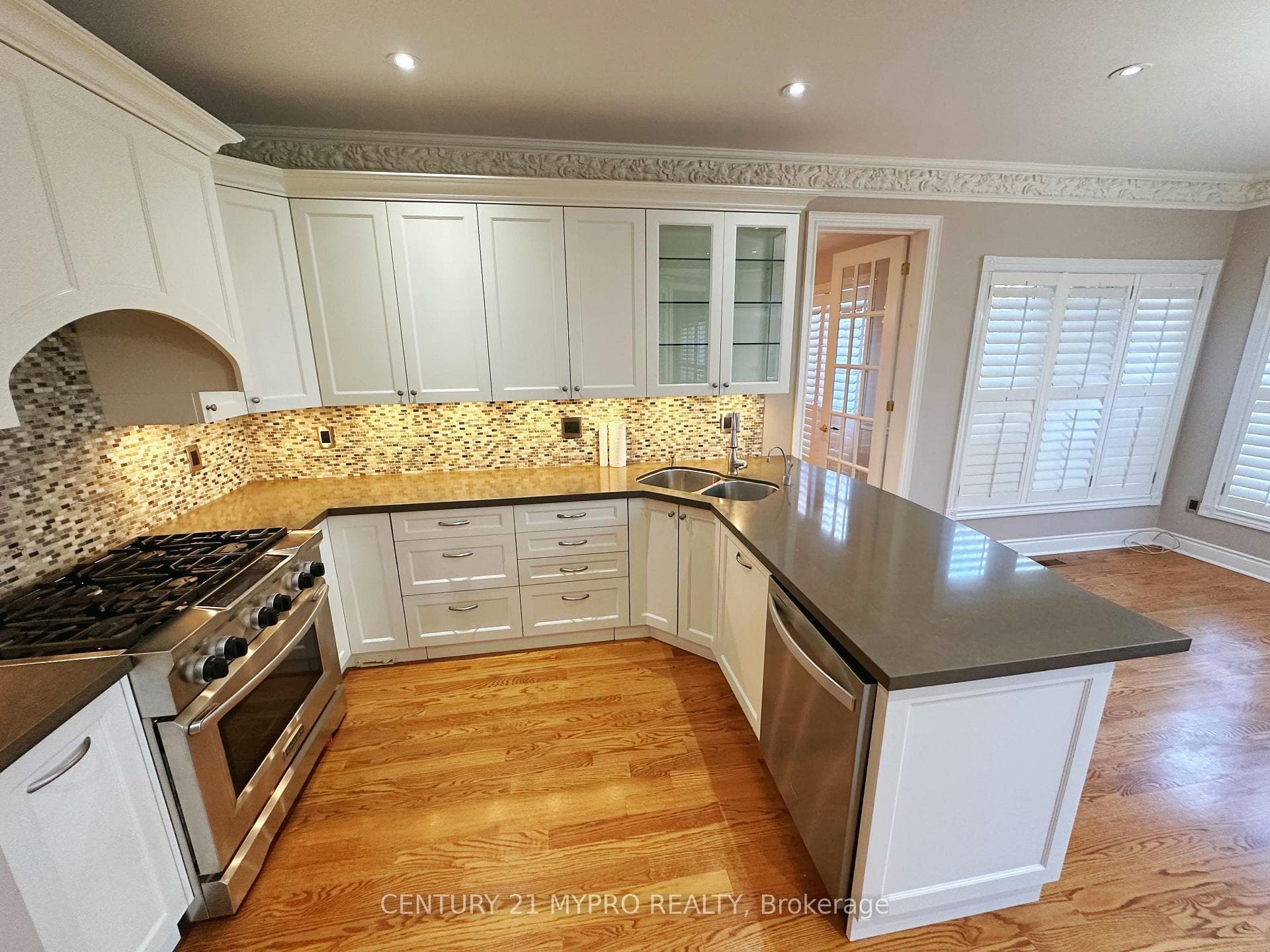 9 Langtry Place photo 11