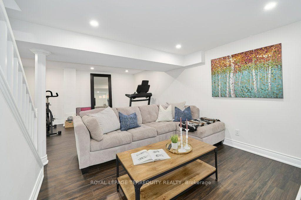 57 Renfield Crescent photo 33