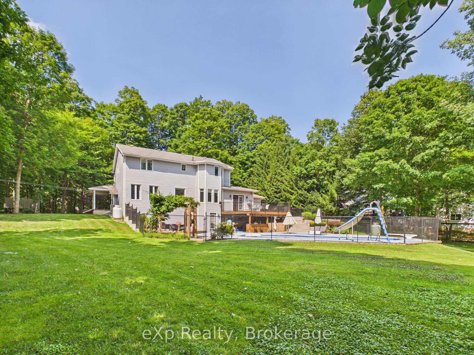 20 Highland Crescent photo 35