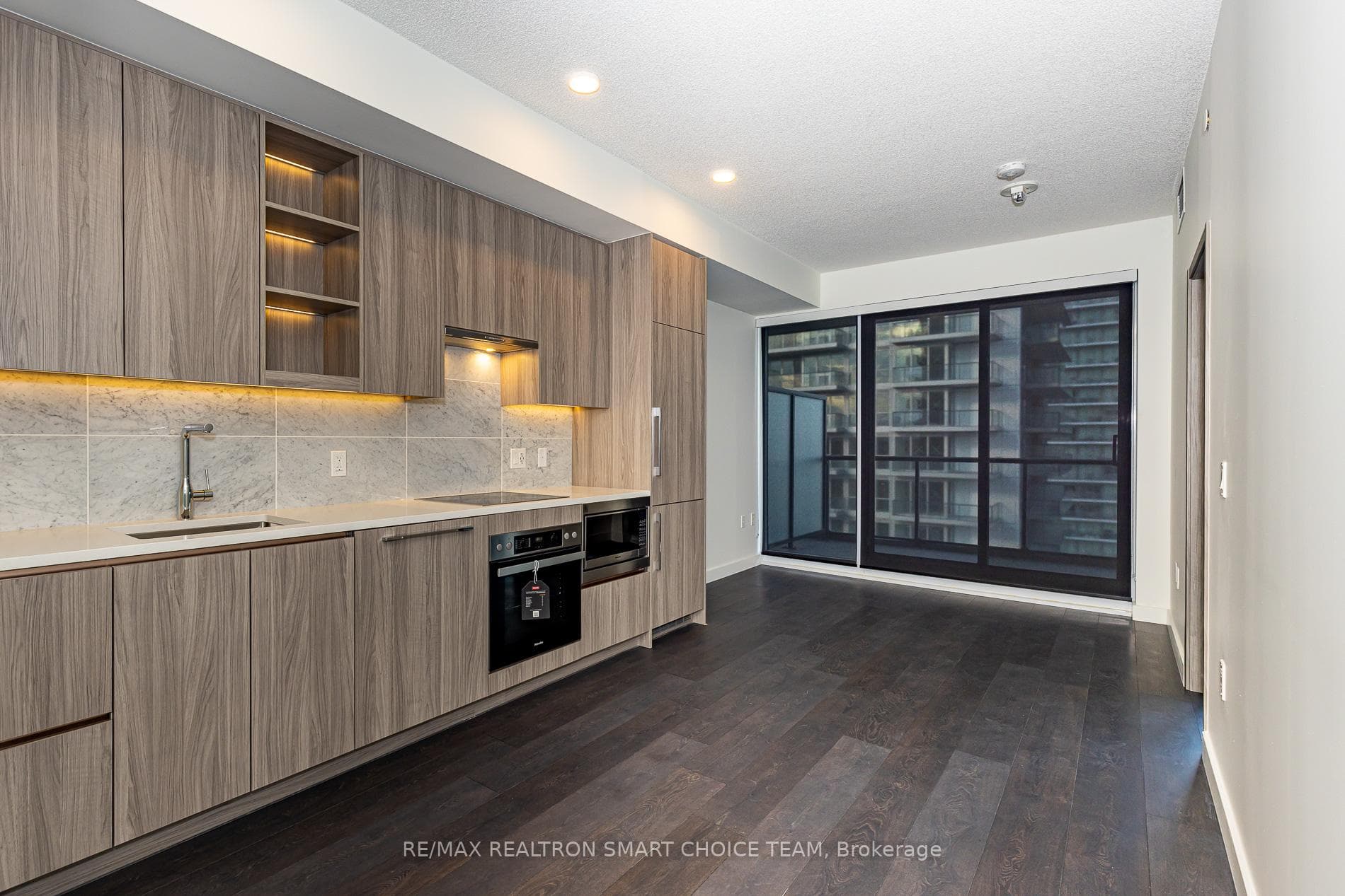 85 Mcmahon Drive Unit 1701 photo 14