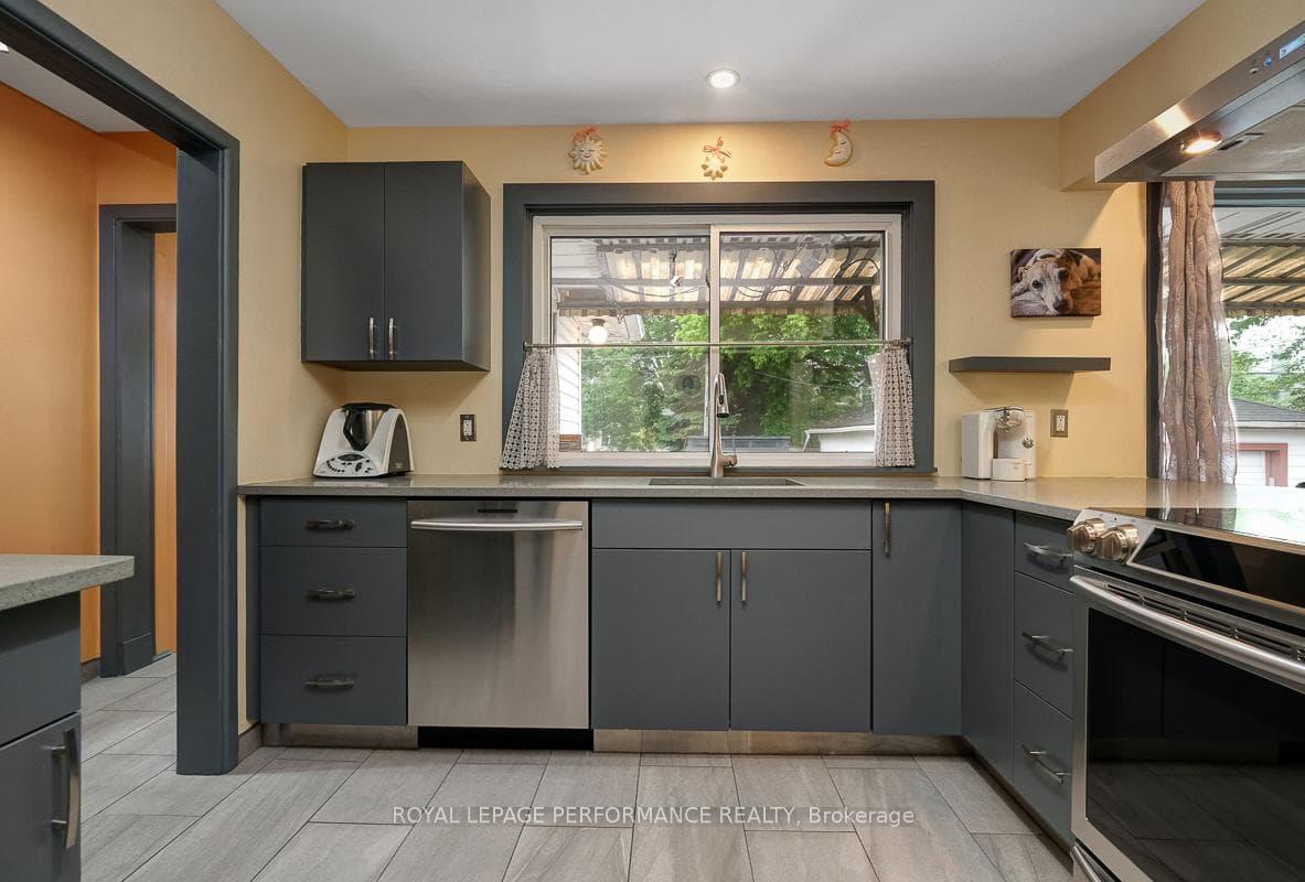102 Donald Street photo 15