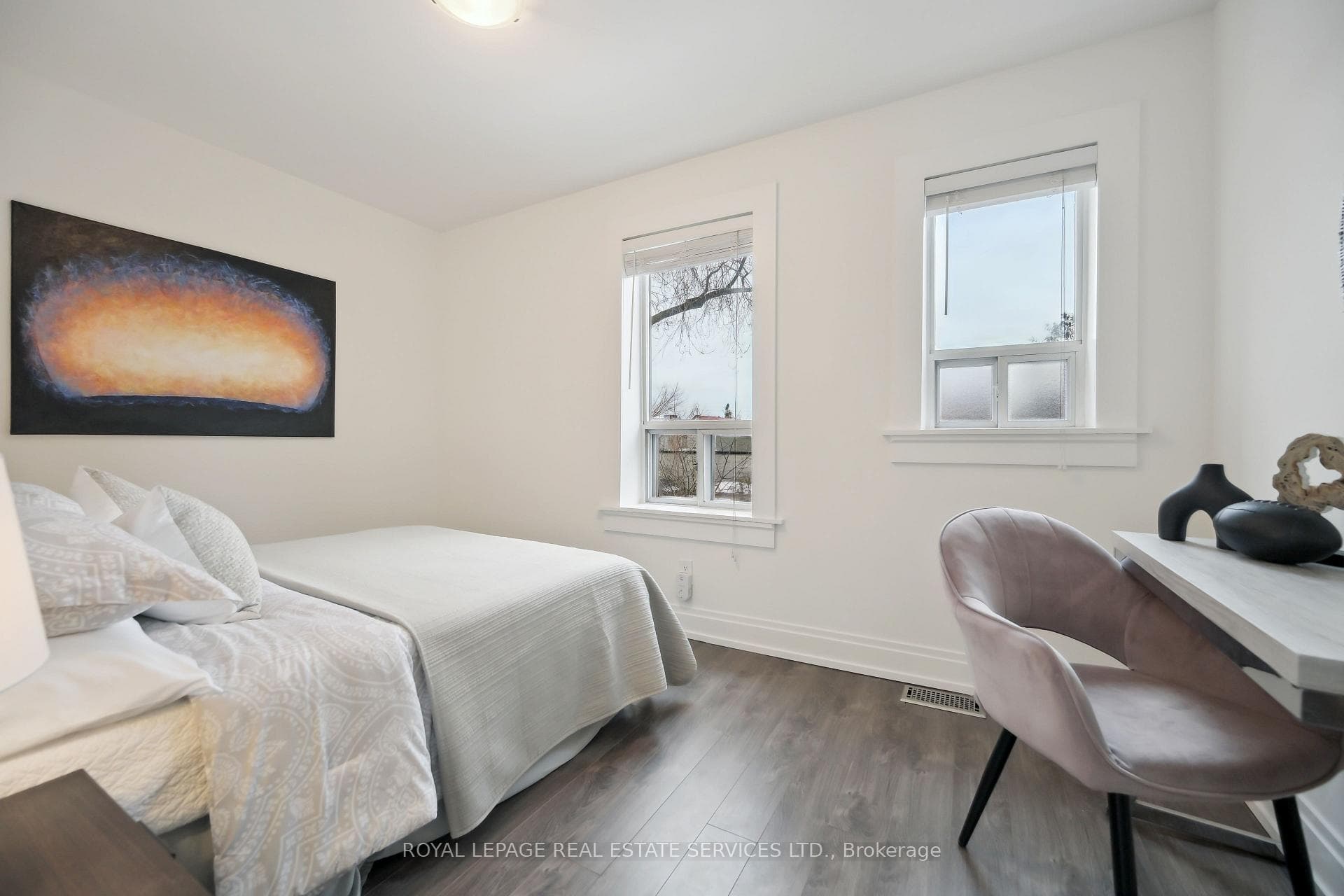584 Gladstone Avenue photo 22