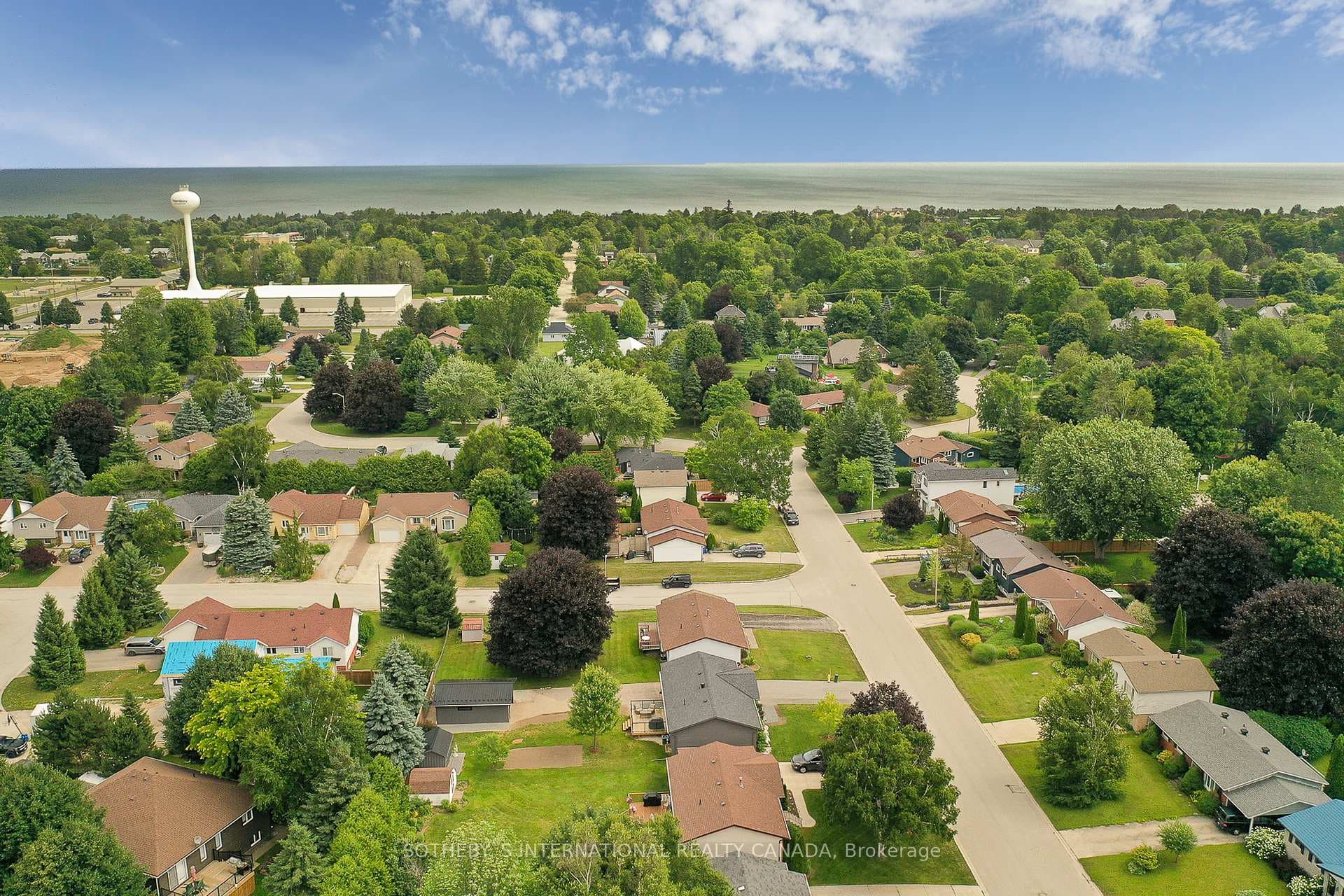 140 ORCHARD Drive photo 39