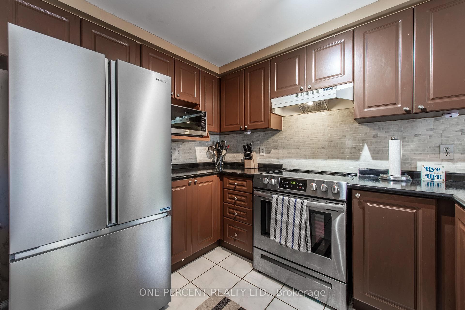 240 Walsh Crescent photo 10