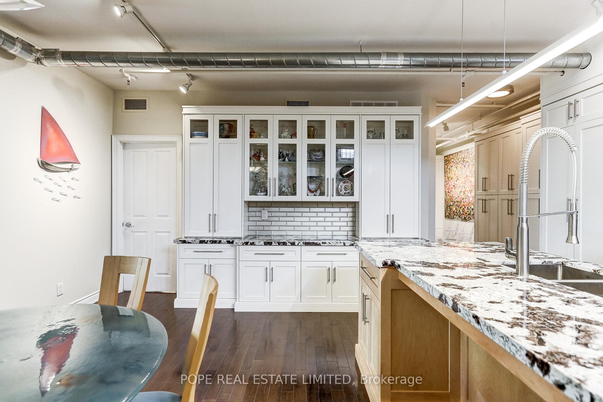 384 Sunnyside Avenue Unit 202 photo 11