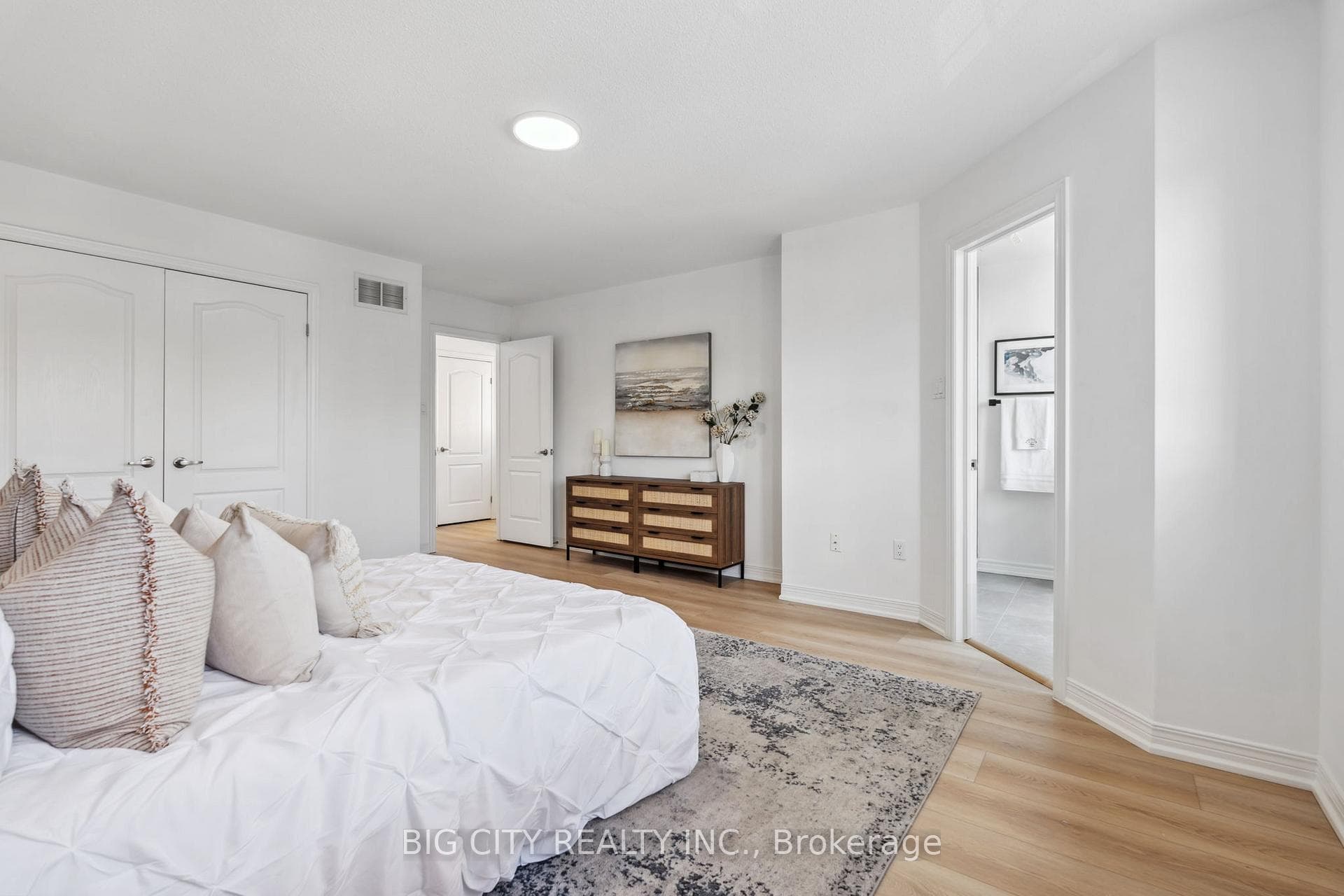 163 Burgess Crescent photo 17