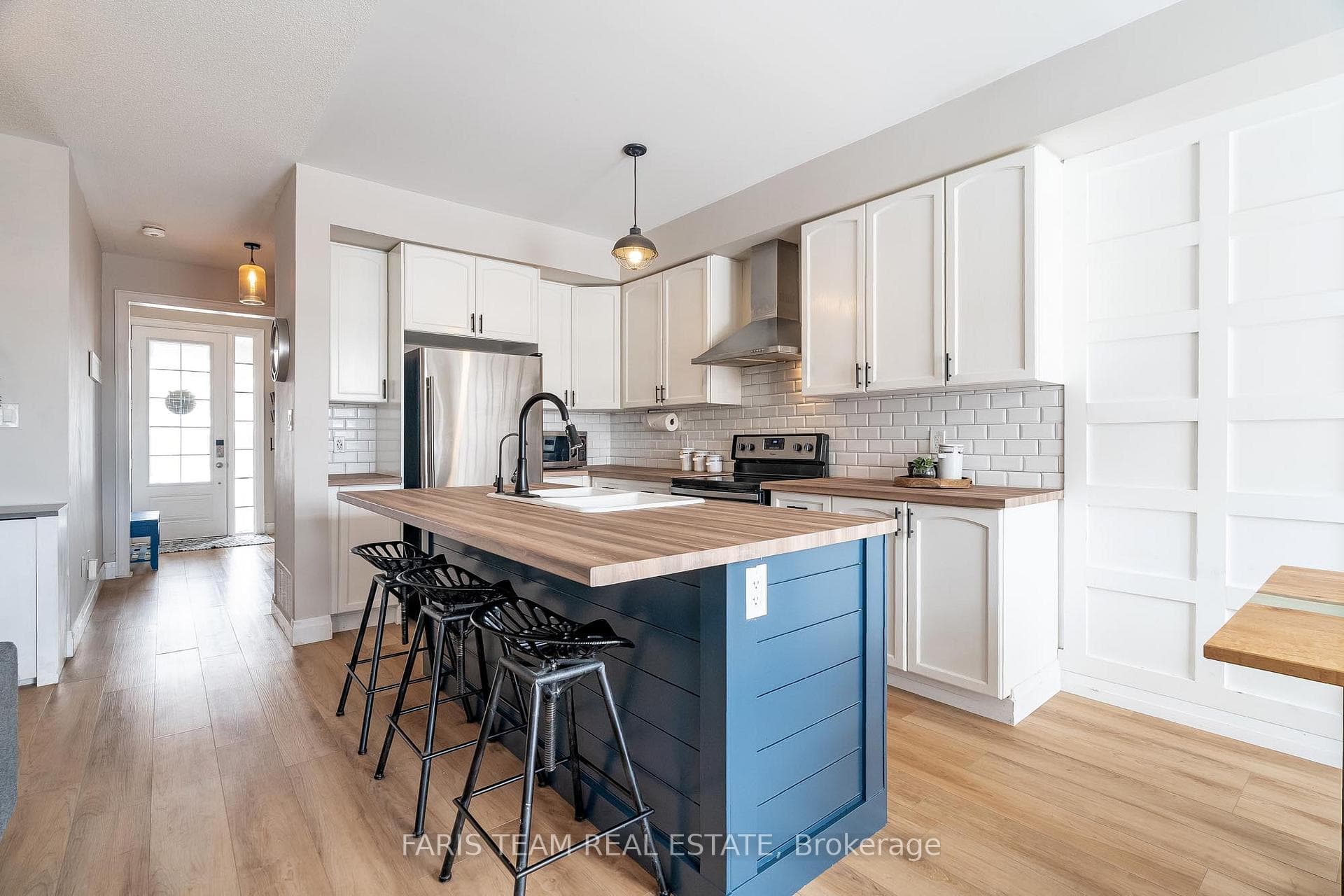 96 Wagner Crescent photo 2