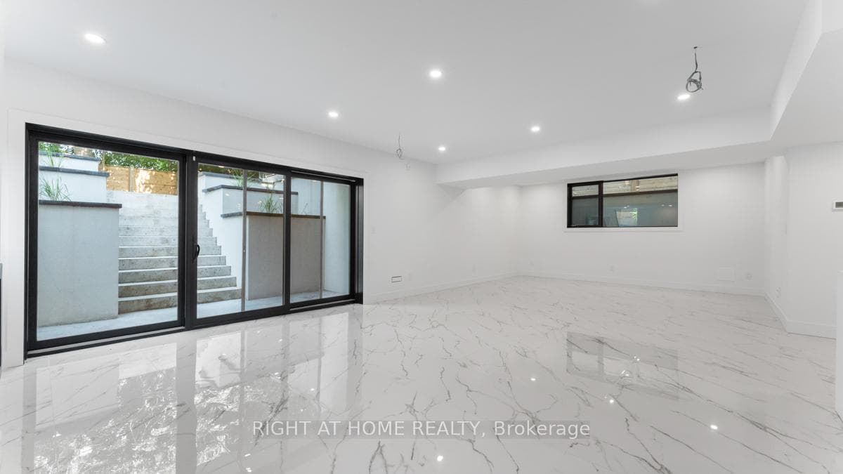 301 Lakeshore Road photo 37