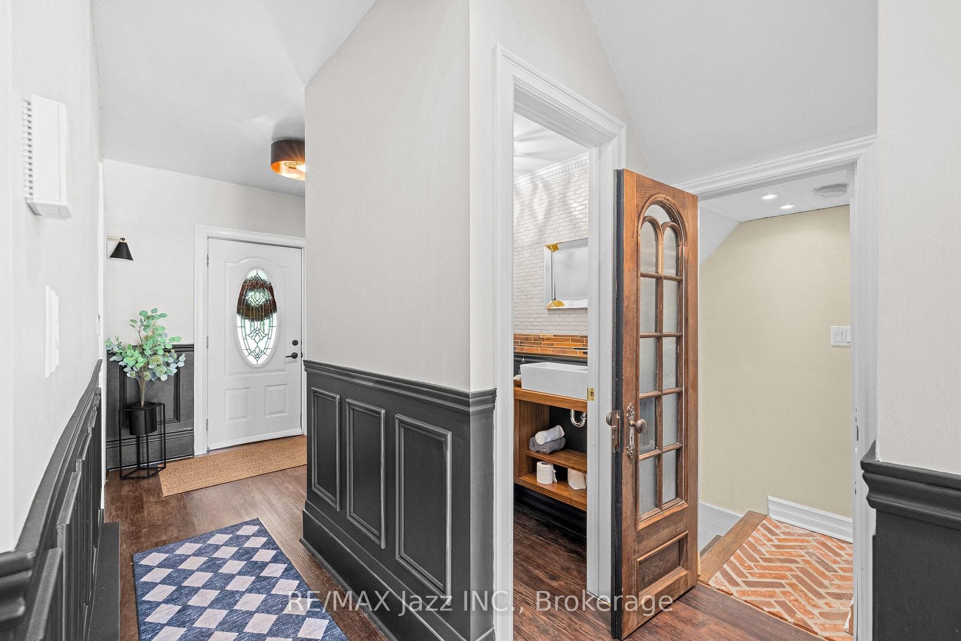 477 Masson Street photo 18