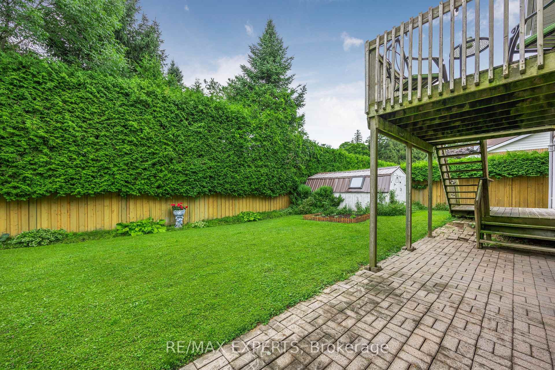 10 Armstrong Crescent photo 32