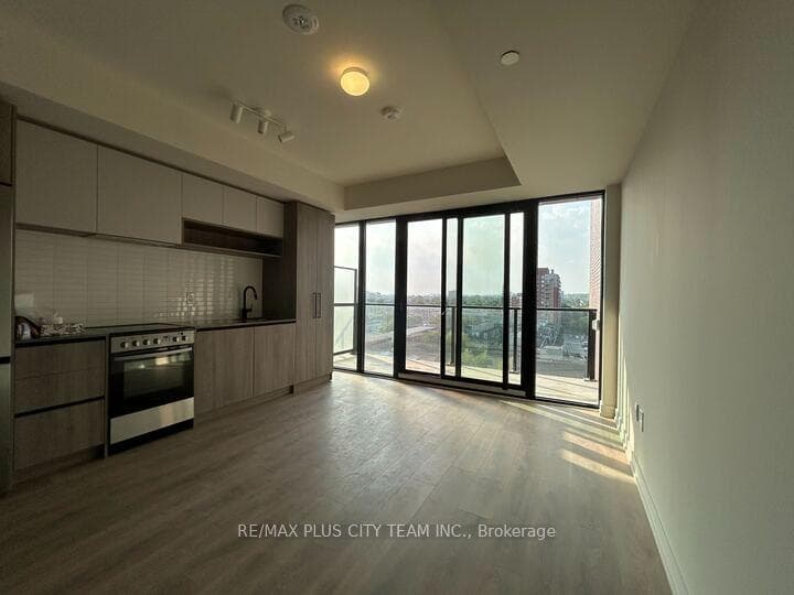 181 Sterling Road Unit 916 photo 22