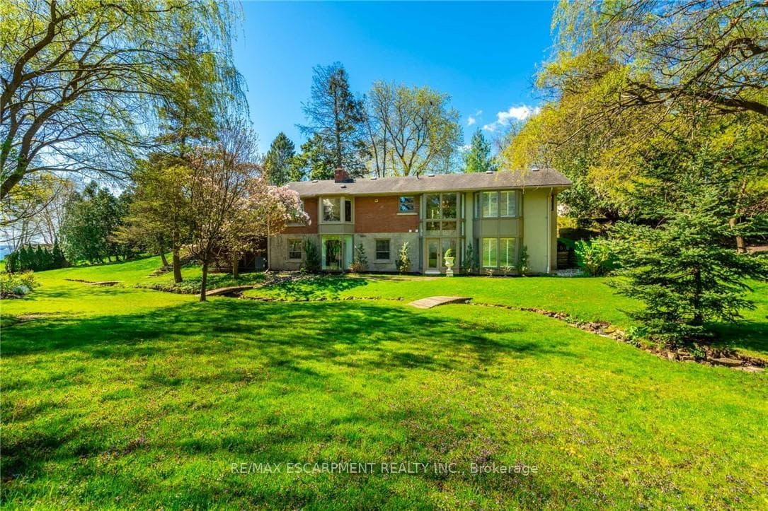 607 Edgewater Crescent photo 4