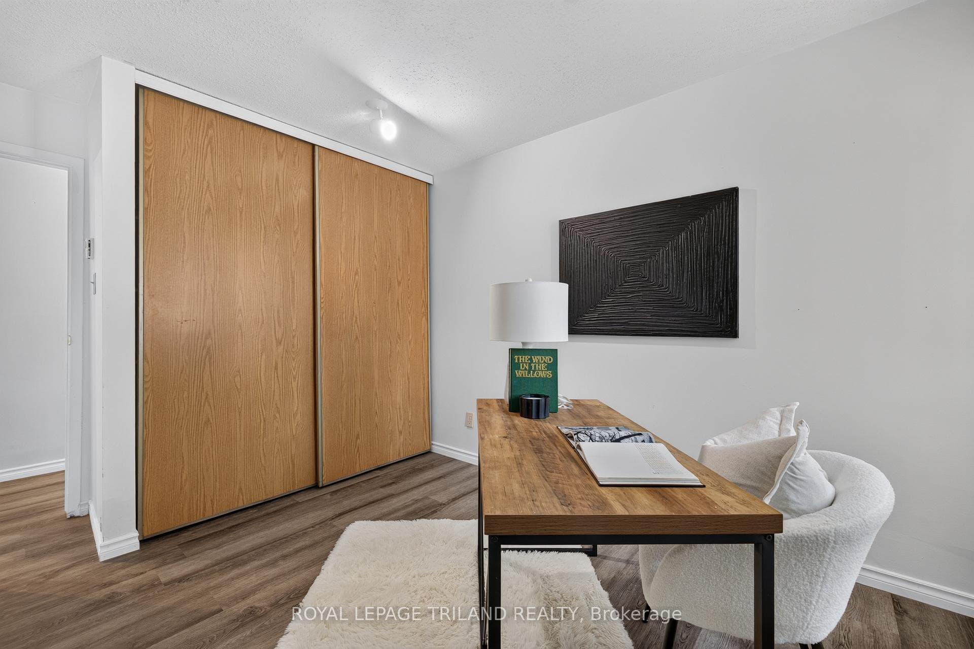 735 Deveron Crescent Unit 102 photo 23