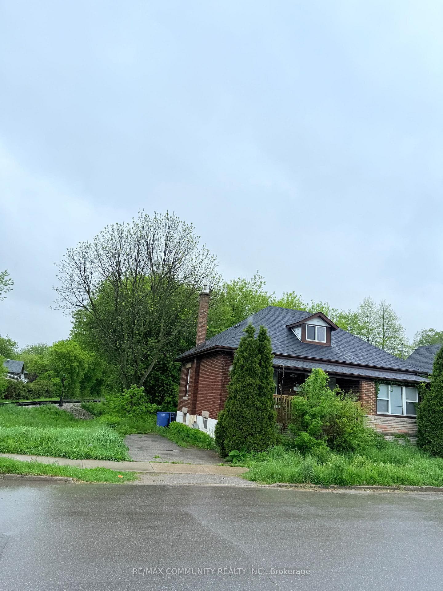 70 Huron Street photo 1