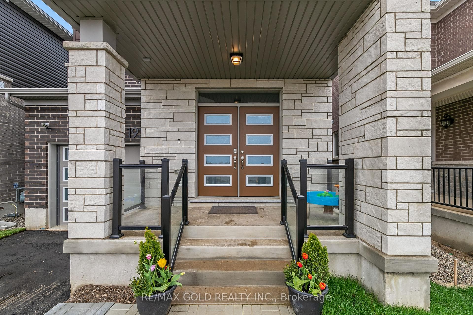 193 rosenberg Way photo 4
