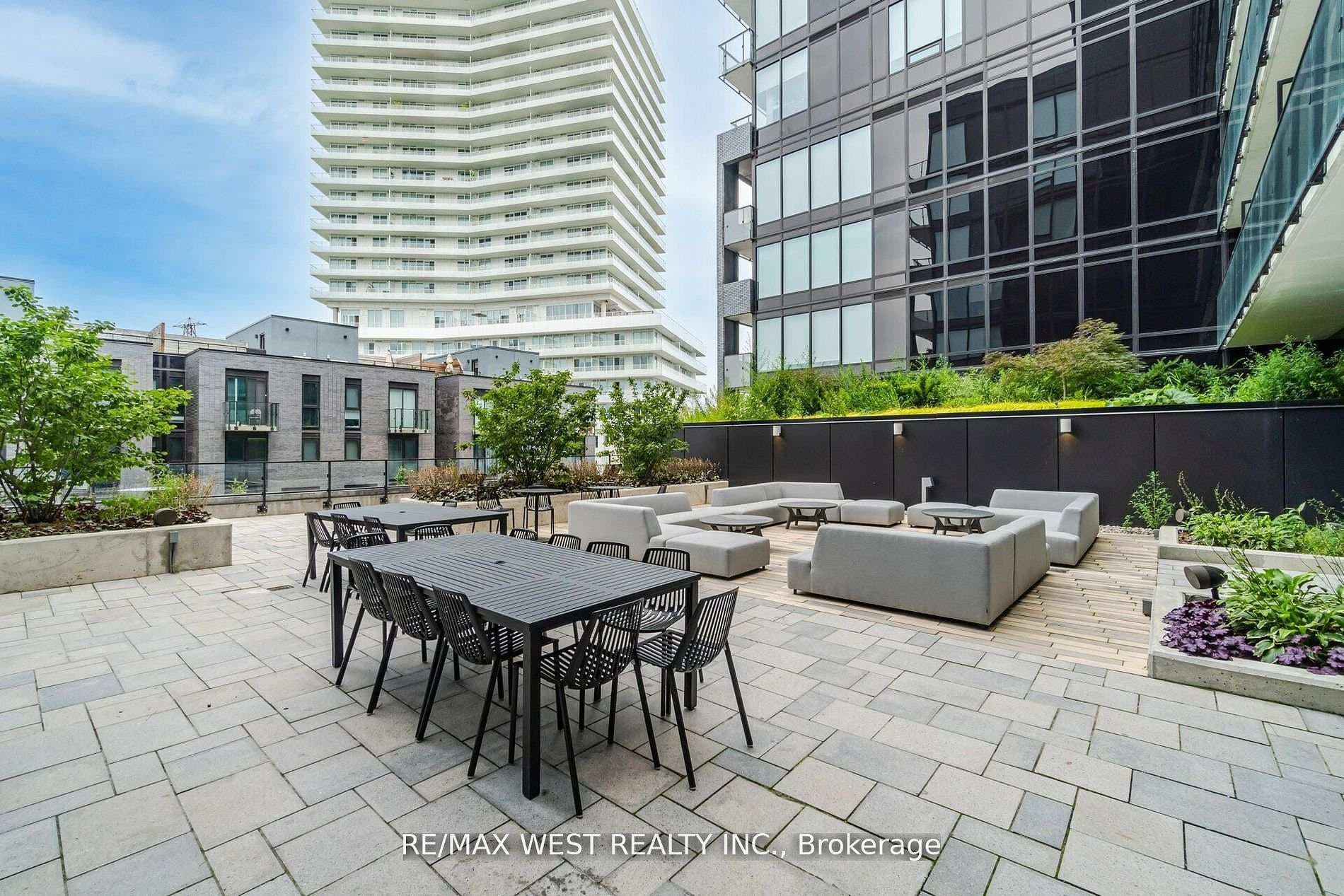 4208 Dundas Street Unit PH 812 photo 33