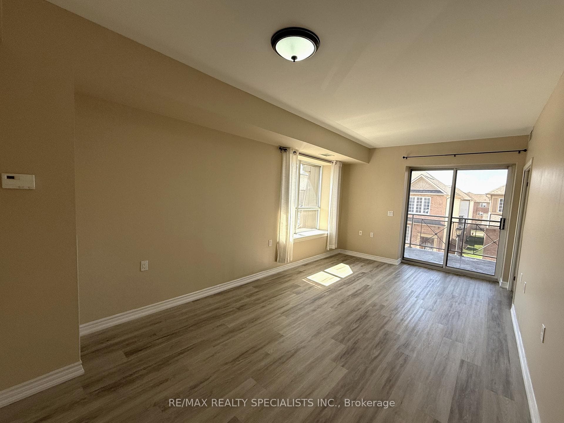 830 Scollard Court Unit 305 photo 12