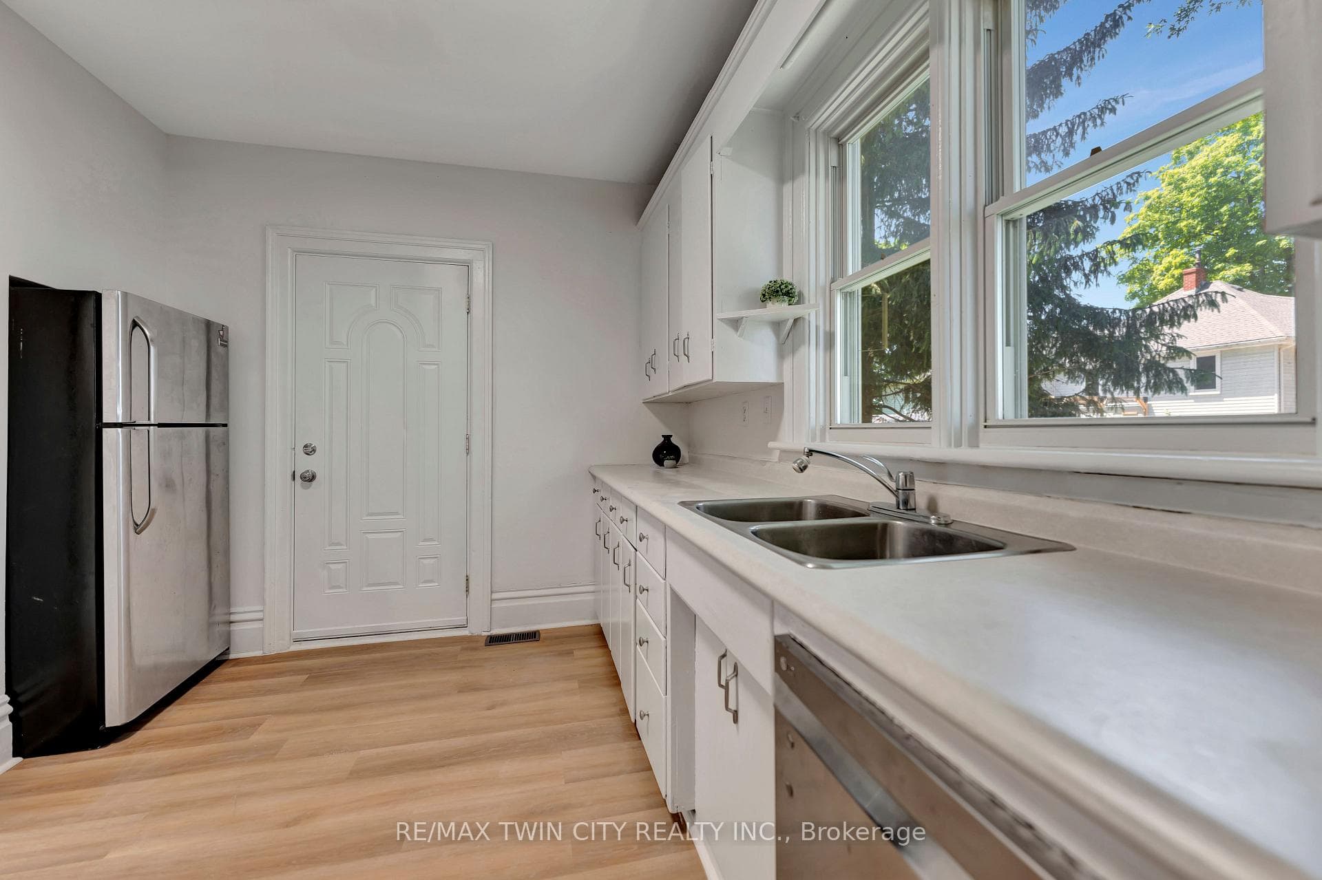 240 John Rosa Street photo 13