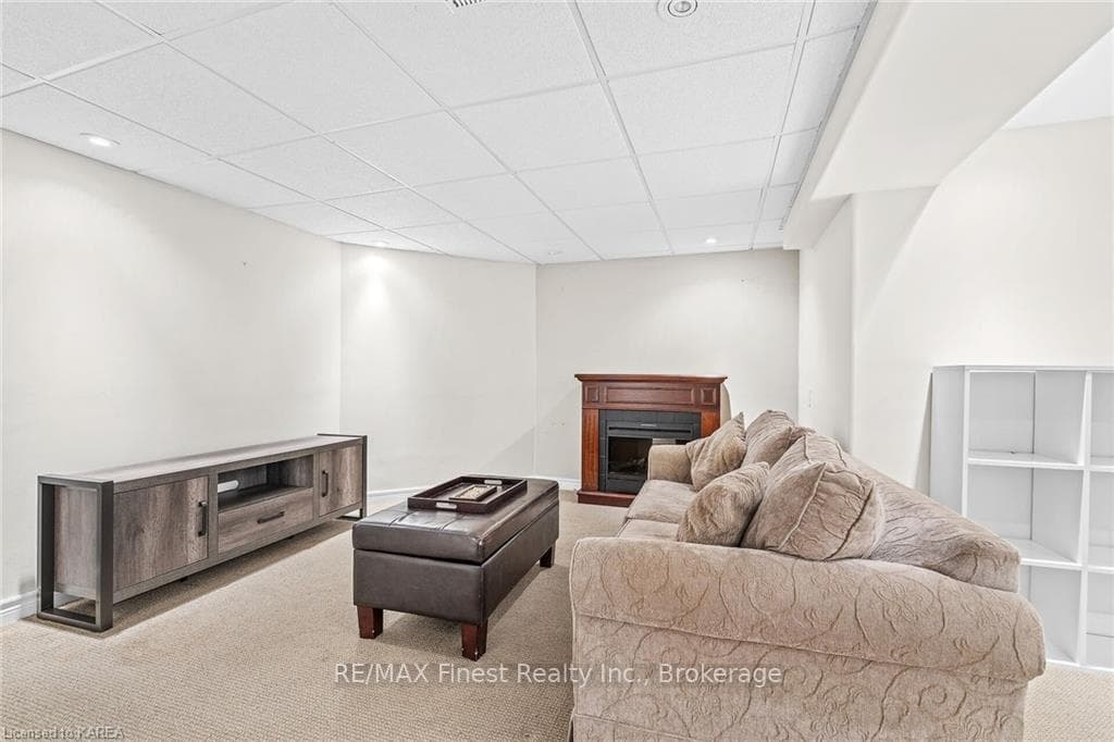 60 MCKEOWN Crescent photo 26
