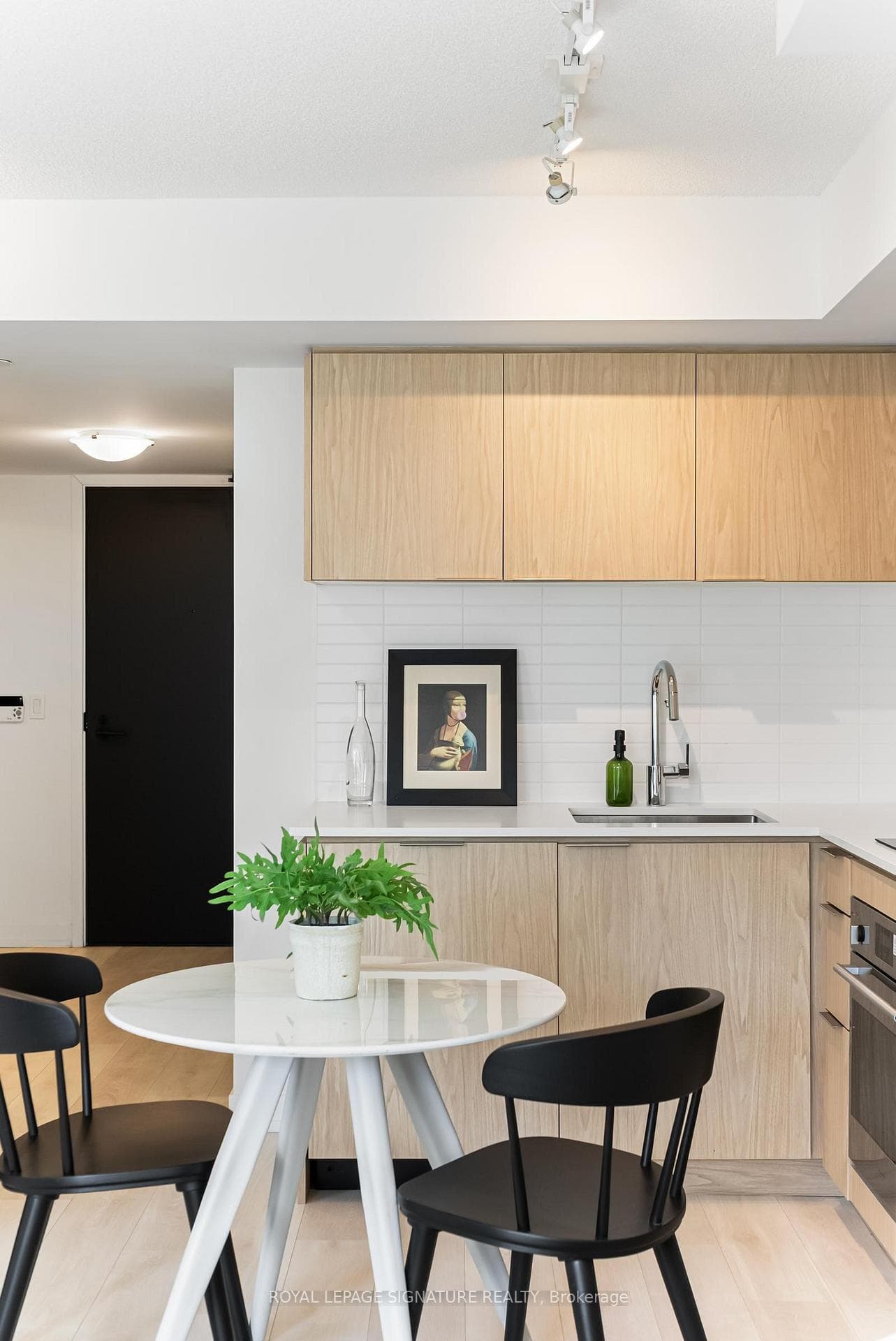 60 Shuter Street Unit 605 photo 6